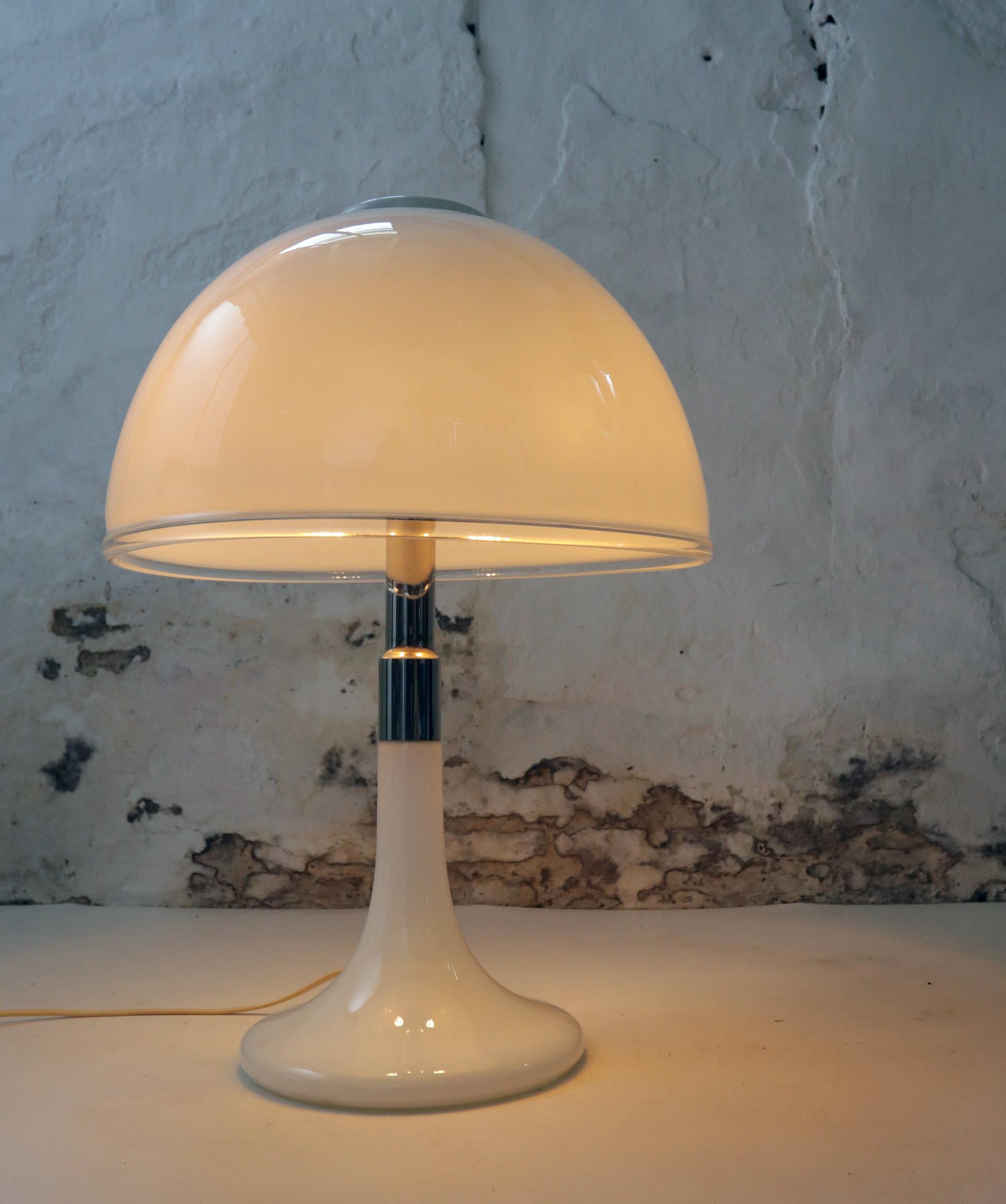 Mid Century Italian Opaline White Murano Table Lamp For Sale 4