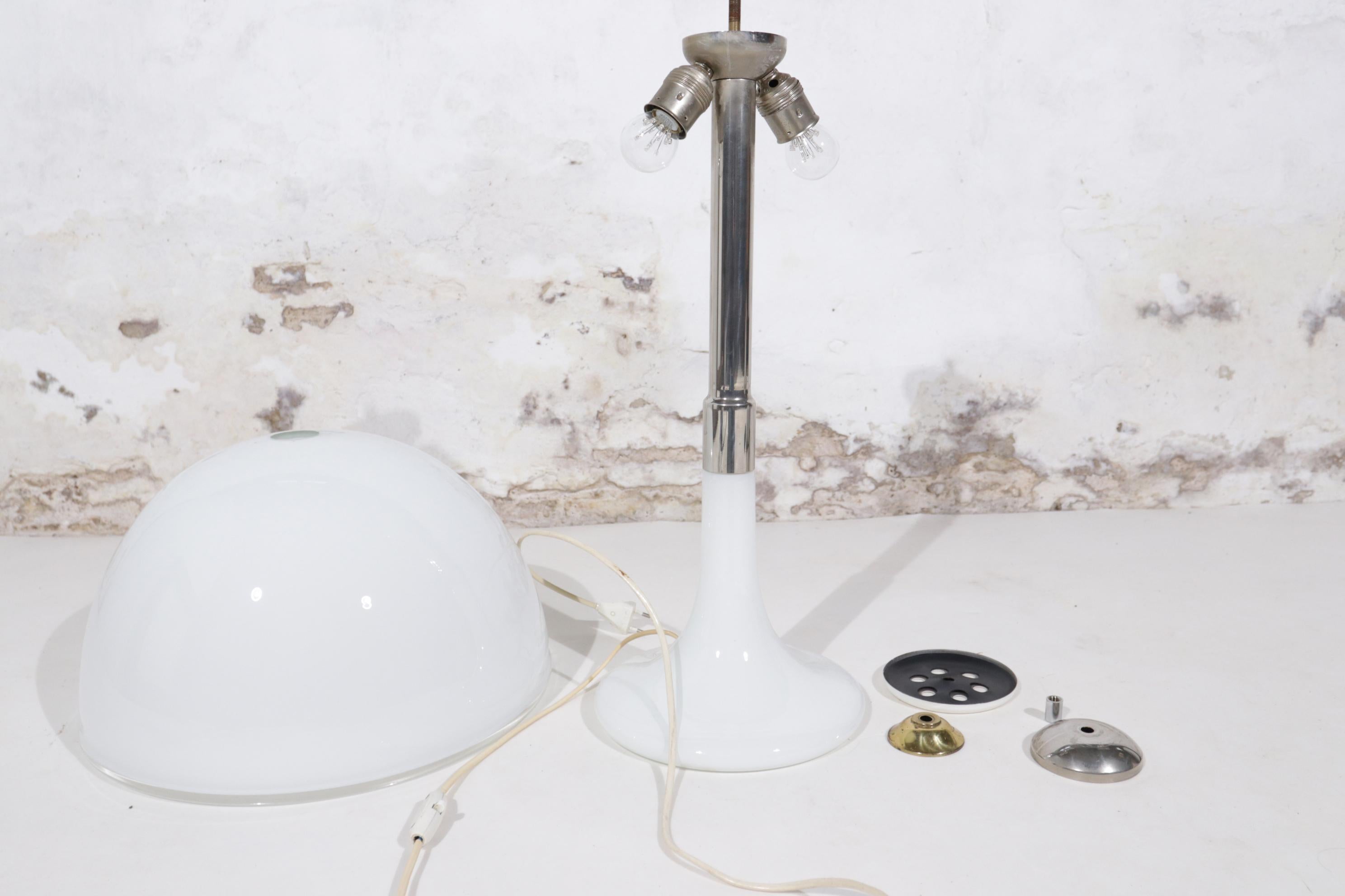 Mid Century Italian Opaline White Murano Table Lamp For Sale 5