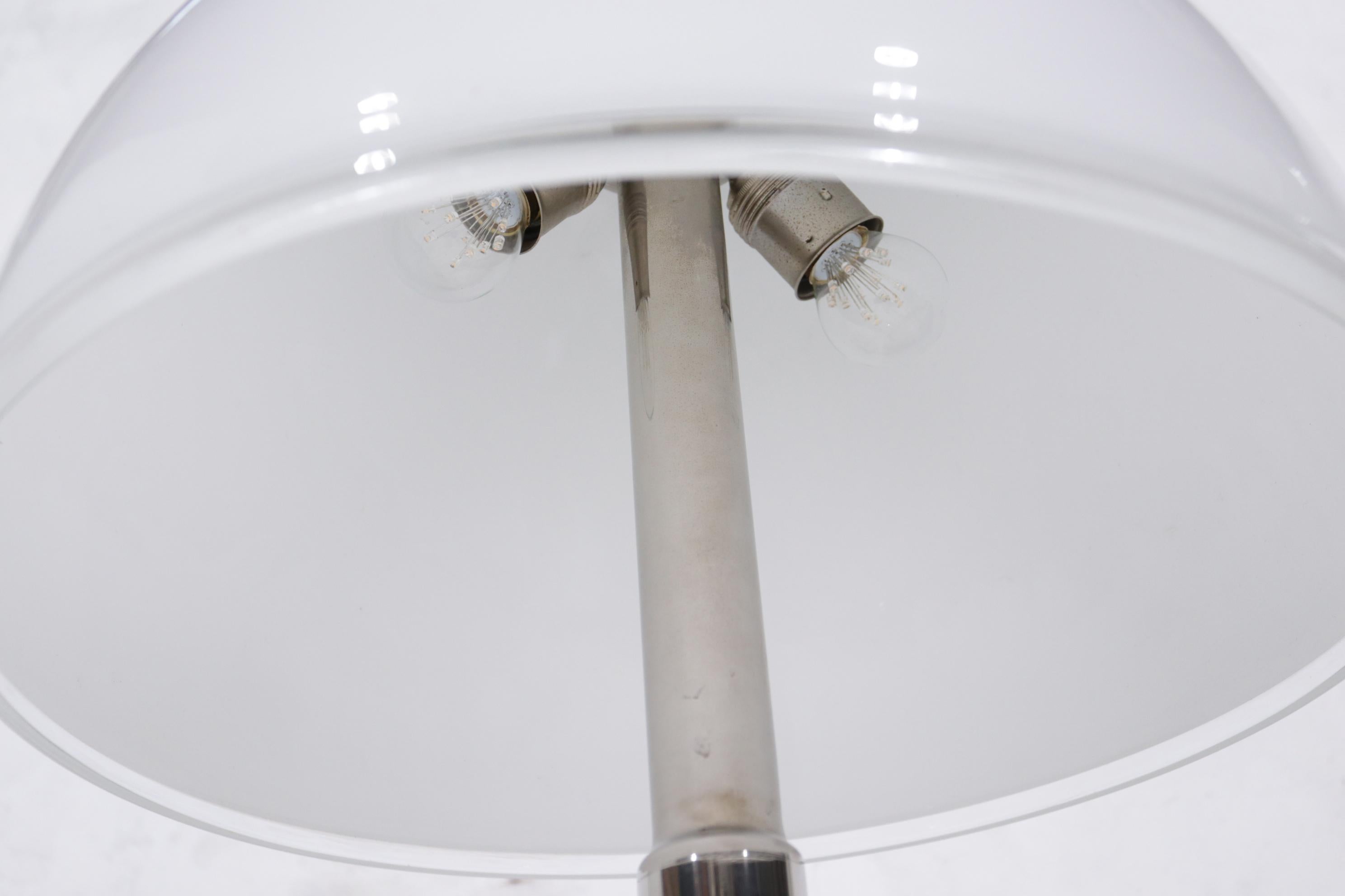 Late 20th Century Mid Century Italian Opaline White Murano Table Lamp For Sale