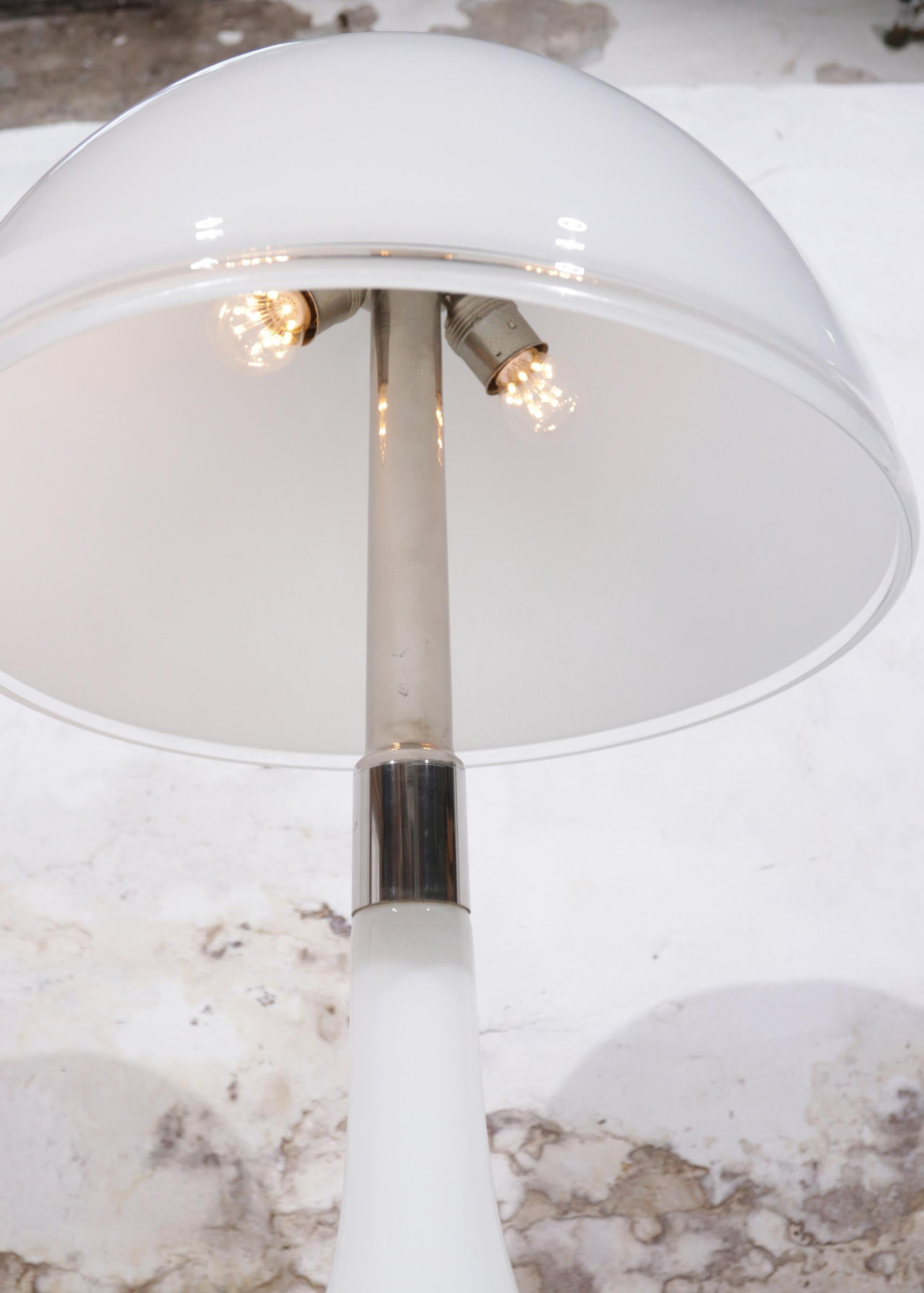 Mid Century Italian Opaline White Murano Table Lamp For Sale 2