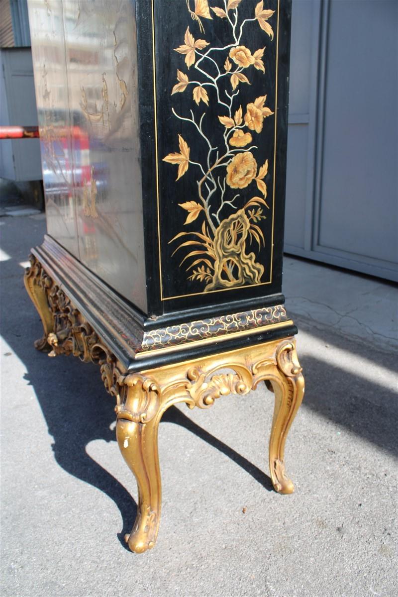 Midcentury Italian Orientalist Wood Bar Cabinet in Gold and Black Lacquer, 1950 For Sale 5