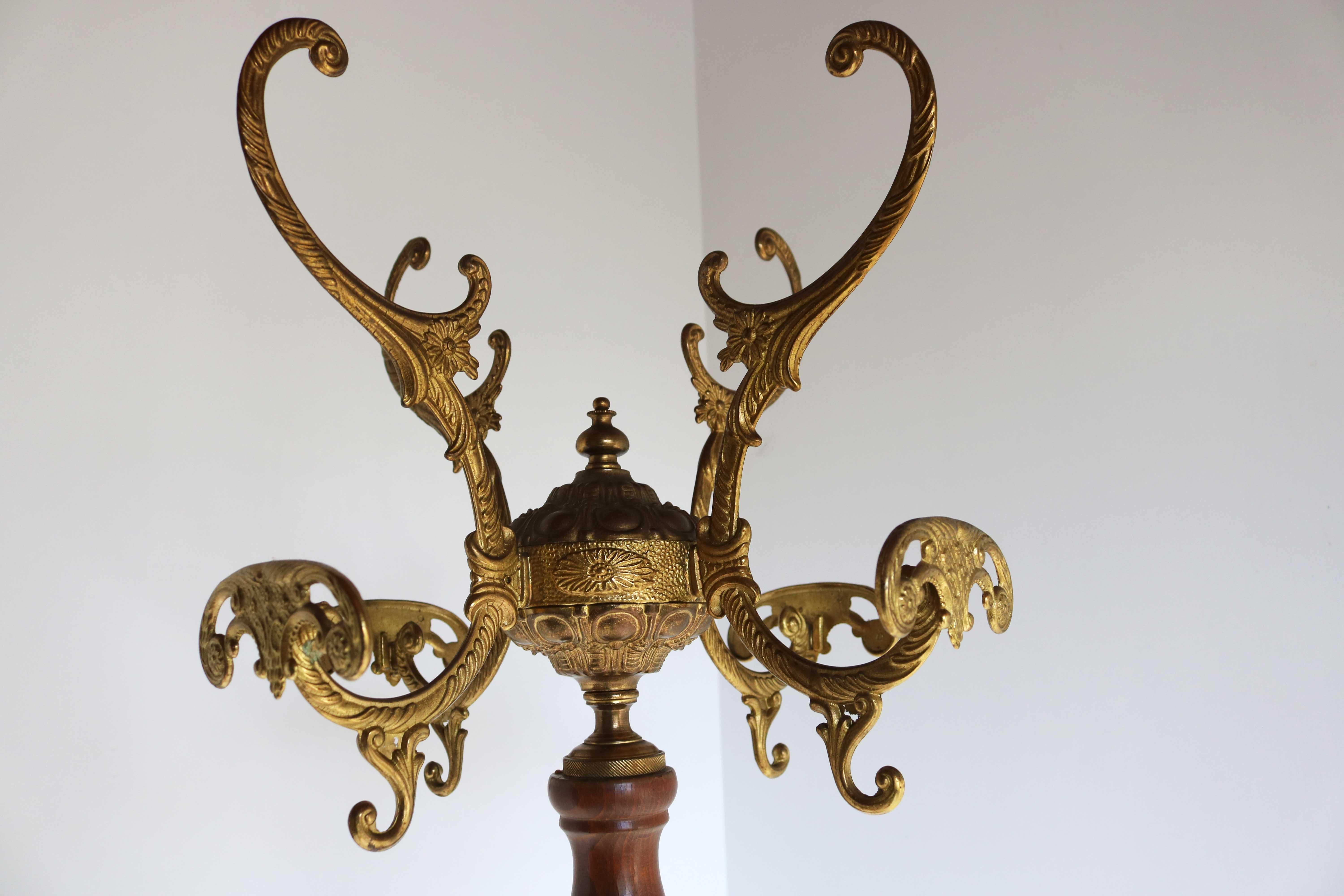 Mid-Century Italian Ornate Brass And Wood Coat Stand / Hat Rack , 60s Hall Tree In Good Condition For Sale In Ijzendijke, NL