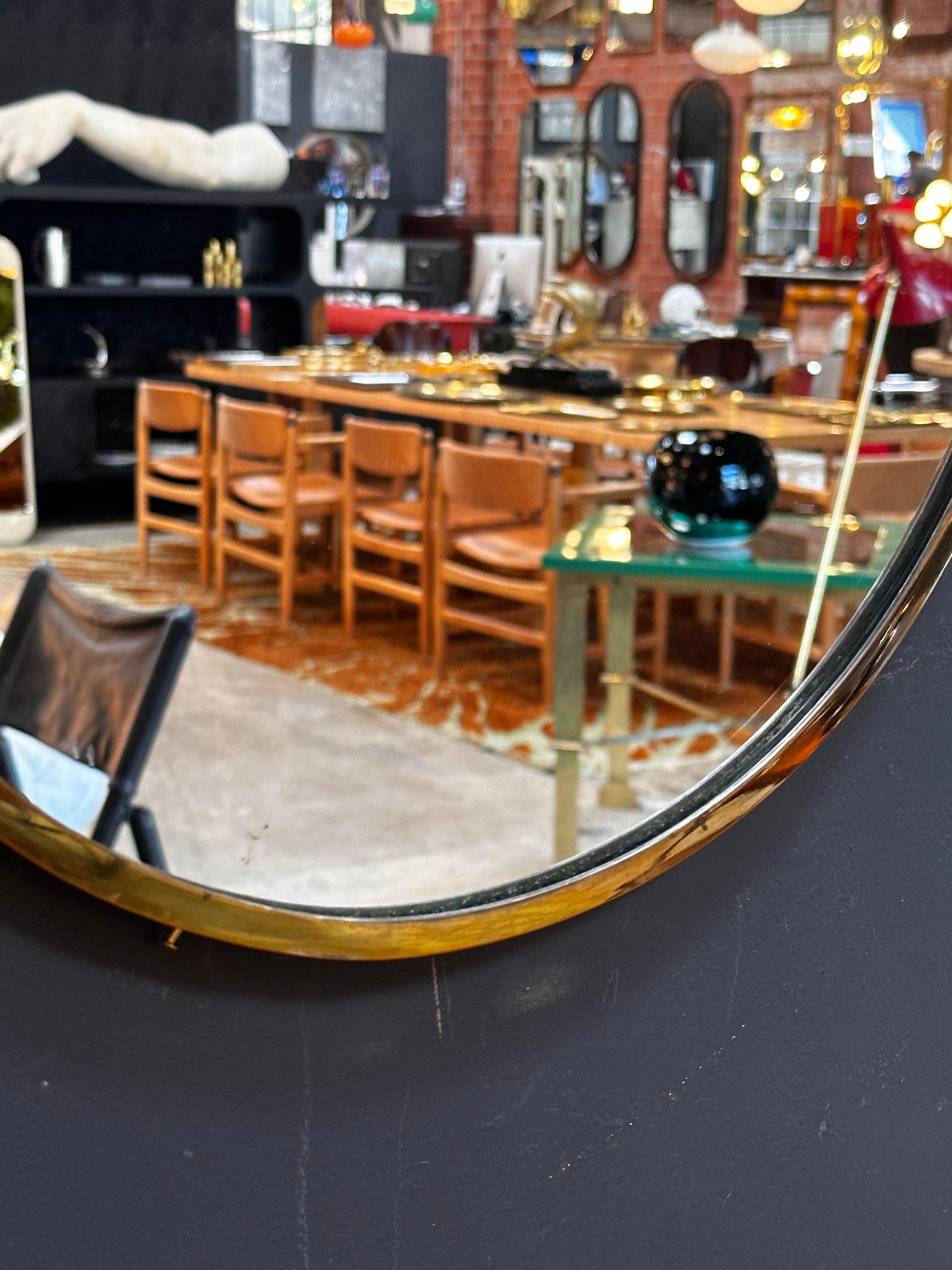 Mid Century Italian Oval Brass Mirror 1980s In Good Condition In Los Angeles, CA