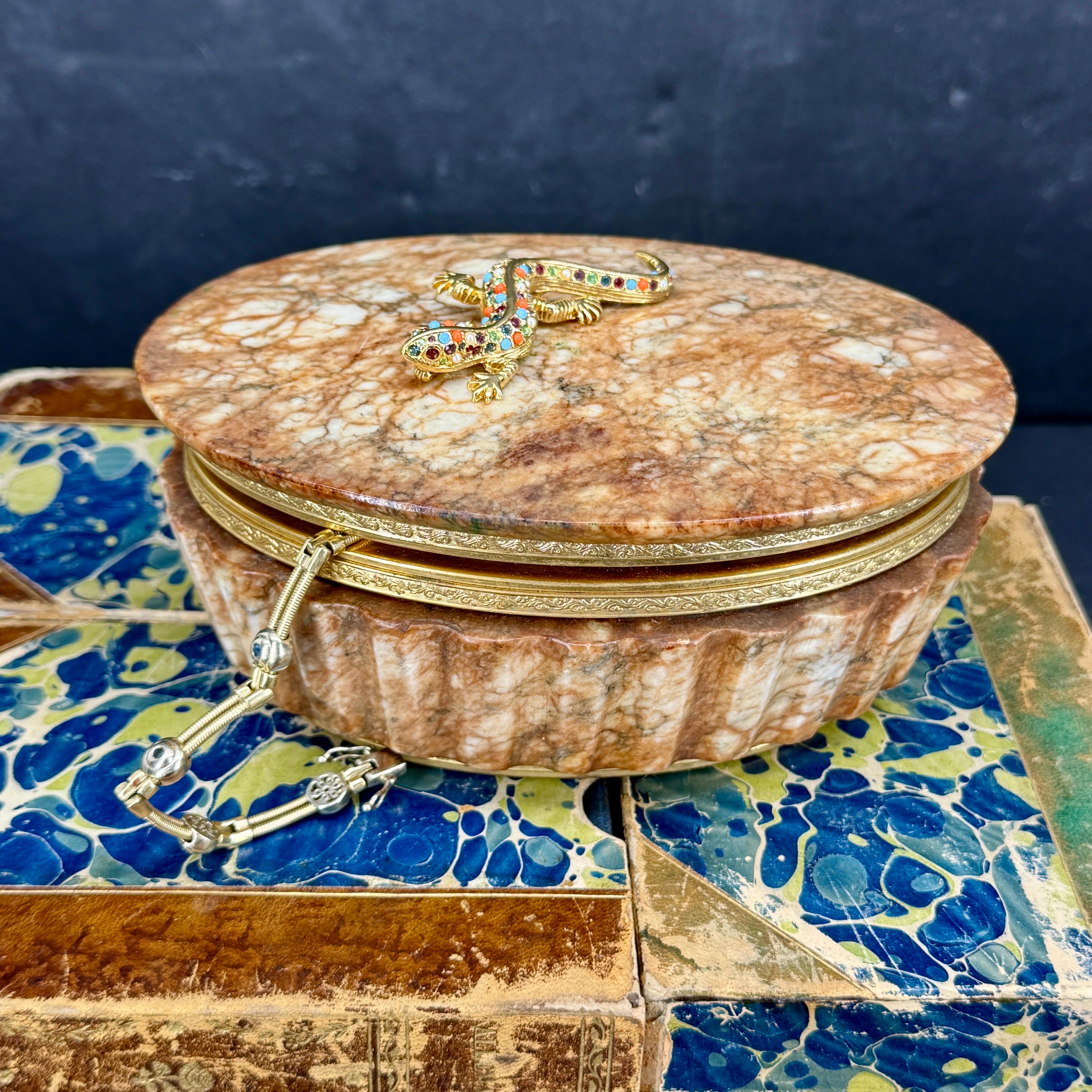 Boîte à bijoux ovale en marbre italienne du milieu du siècle en vente 4