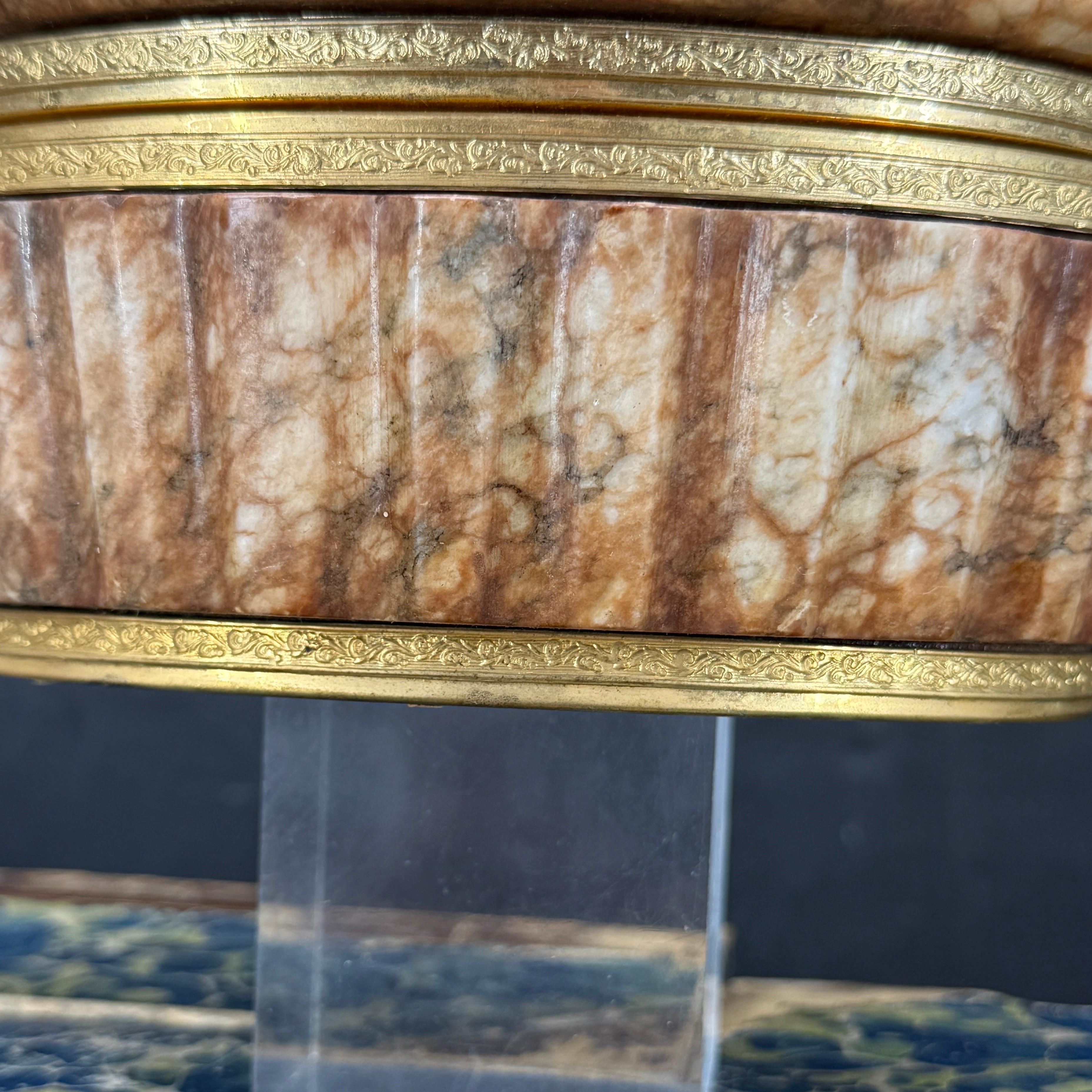 Boîte à bijoux ovale en marbre italienne du milieu du siècle en vente 6