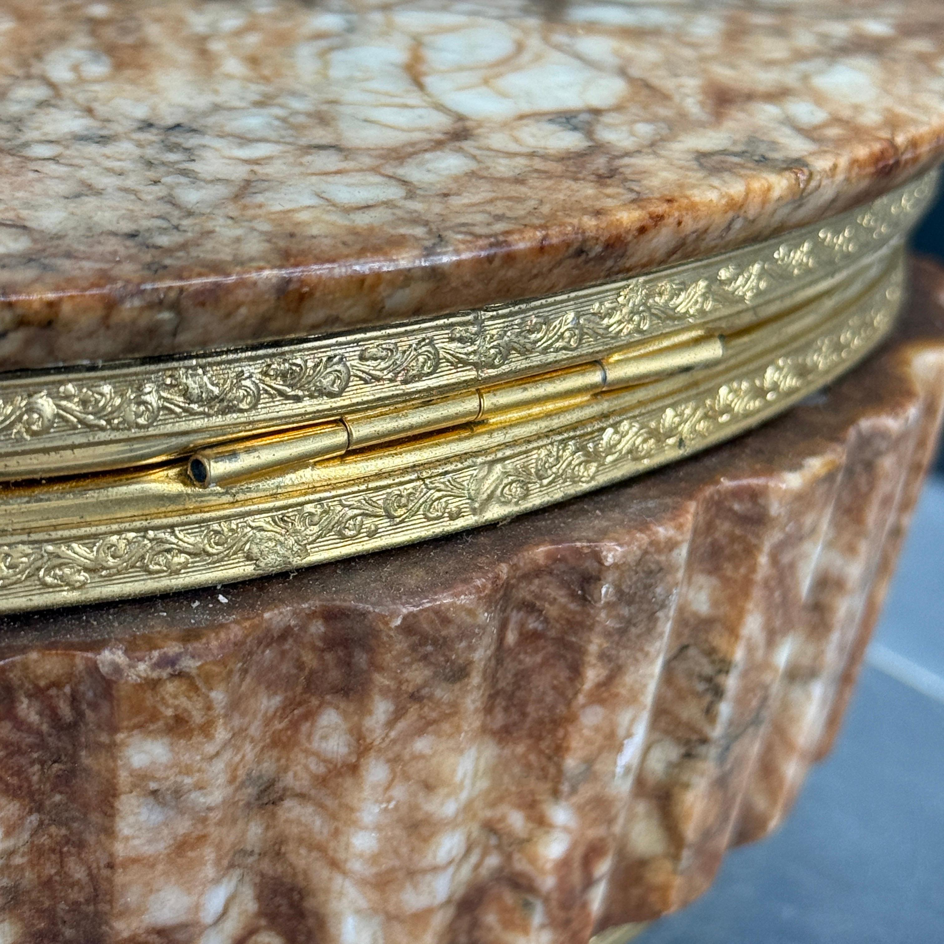 Boîte à bijoux ovale en marbre italienne du milieu du siècle en vente 8