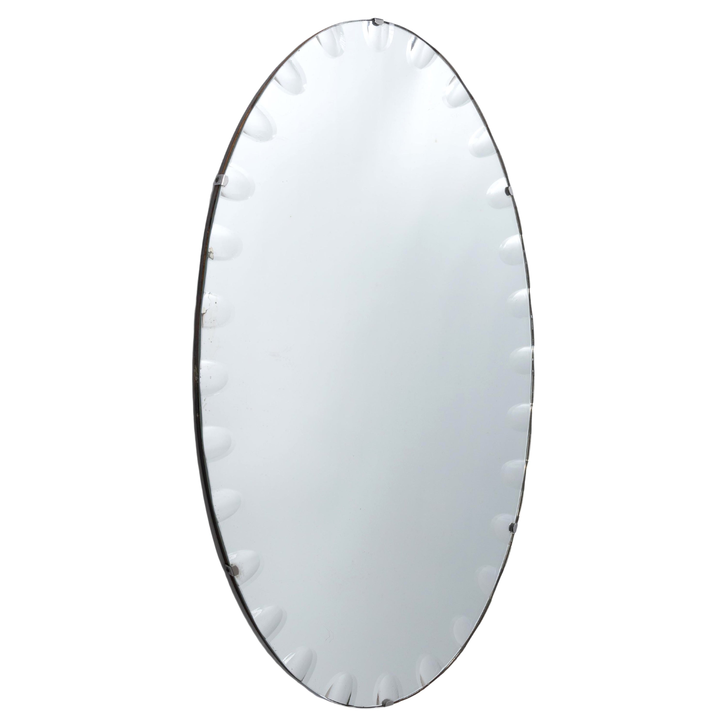 Espejo Oval Italiano De Mitad De Siglo Con Óptica De Corte Inverso C.1950