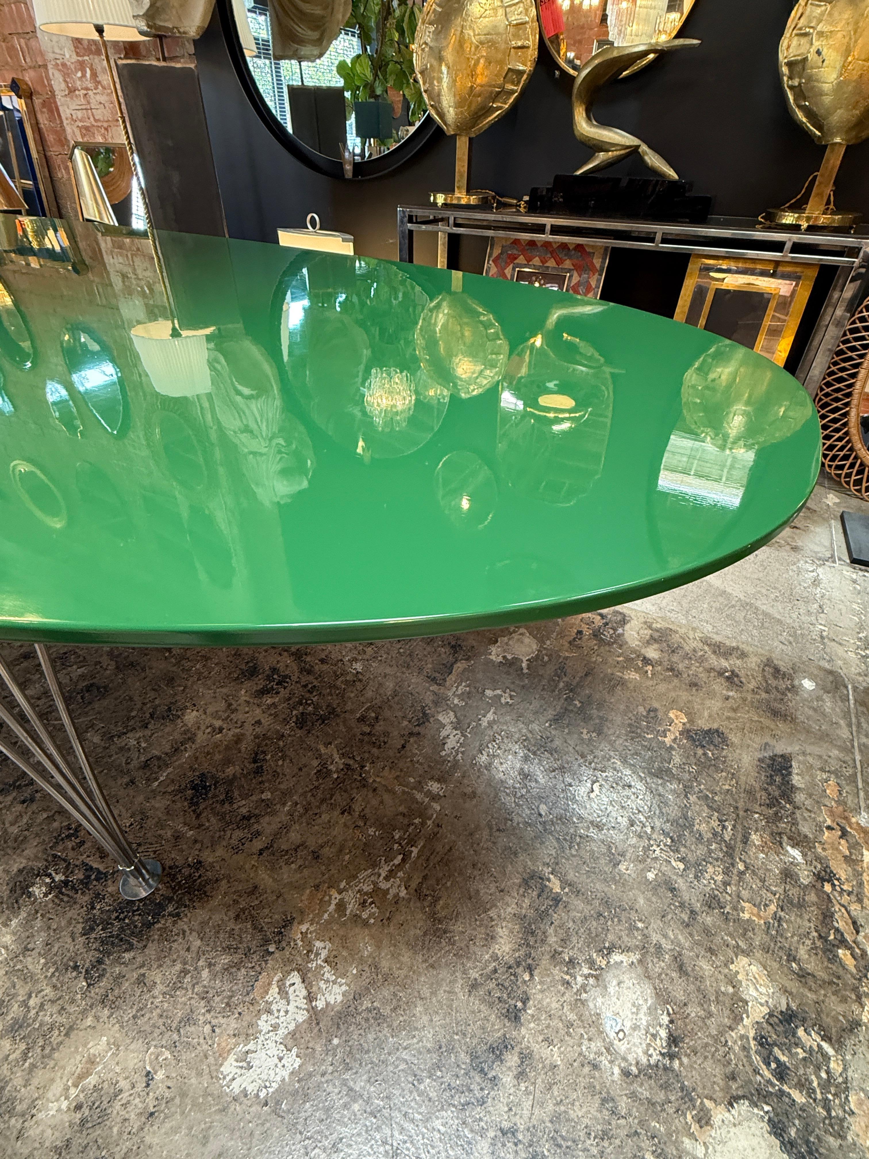 Mesa de comedor ovalada italiana de mediados de siglo 1980 en venta 4