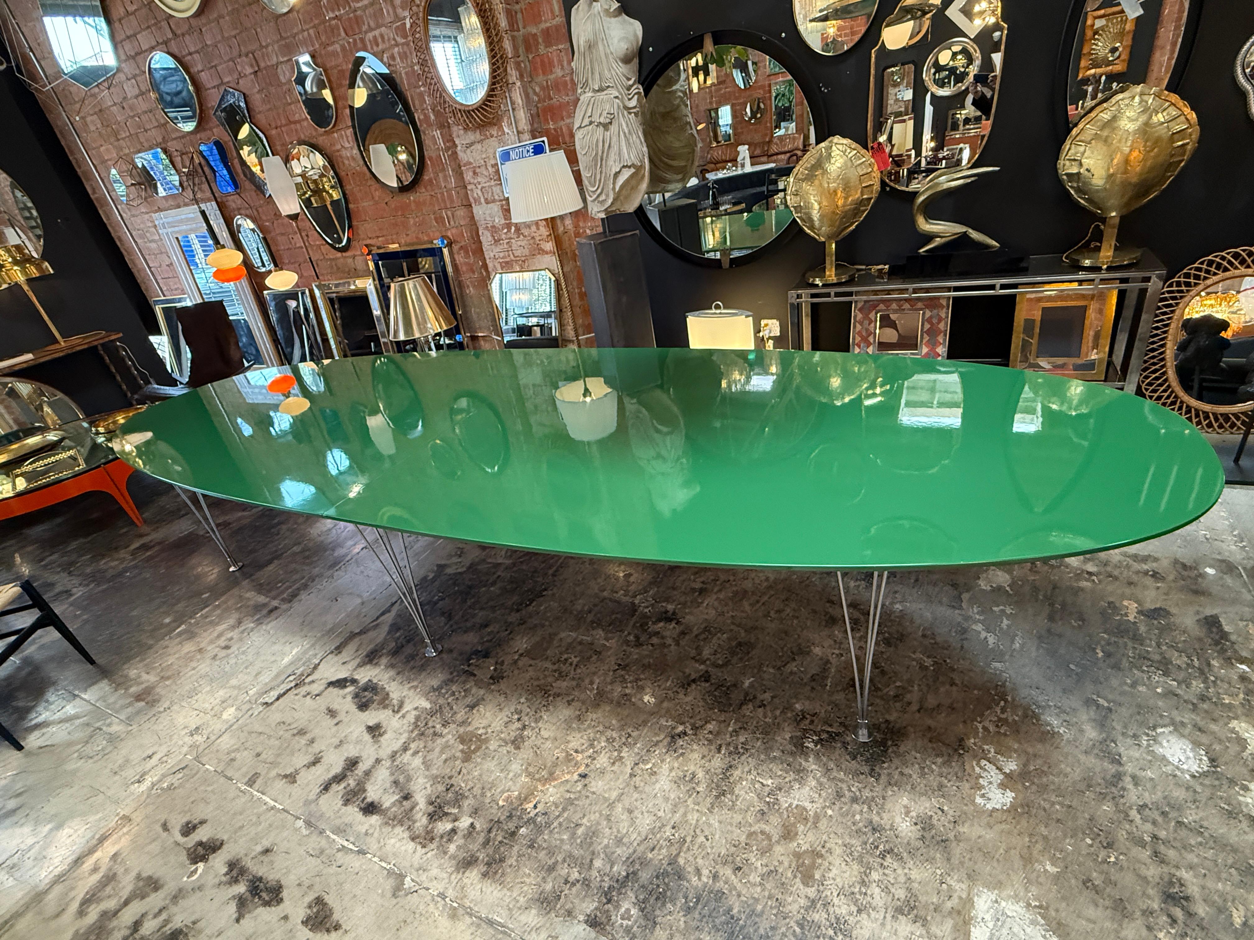 Mesa de comedor ovalada italiana de mediados de siglo 1980 en venta 5