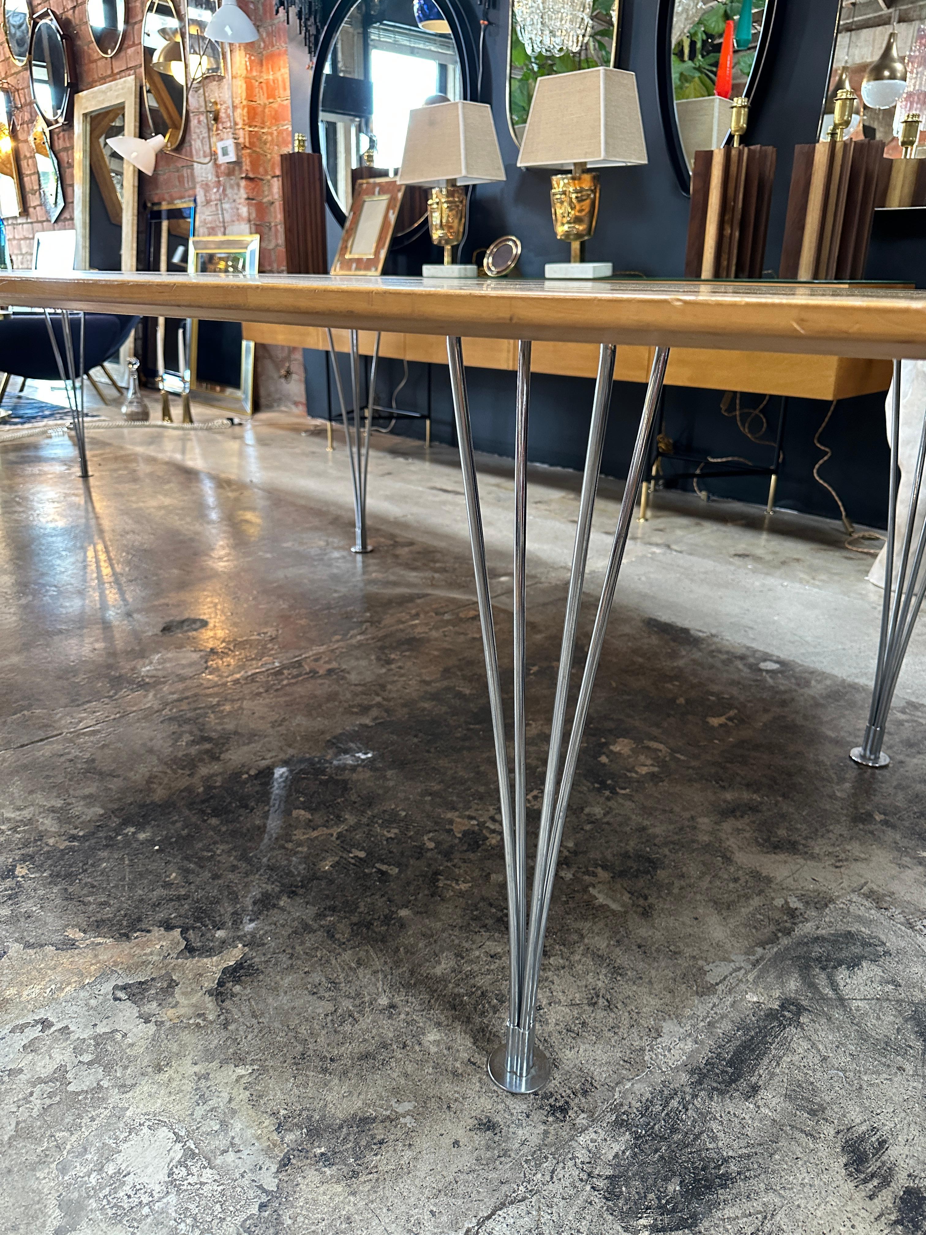 Mid Century Italian Oversize Oval Dining Table 1980s In Good Condition For Sale In Los Angeles, CA