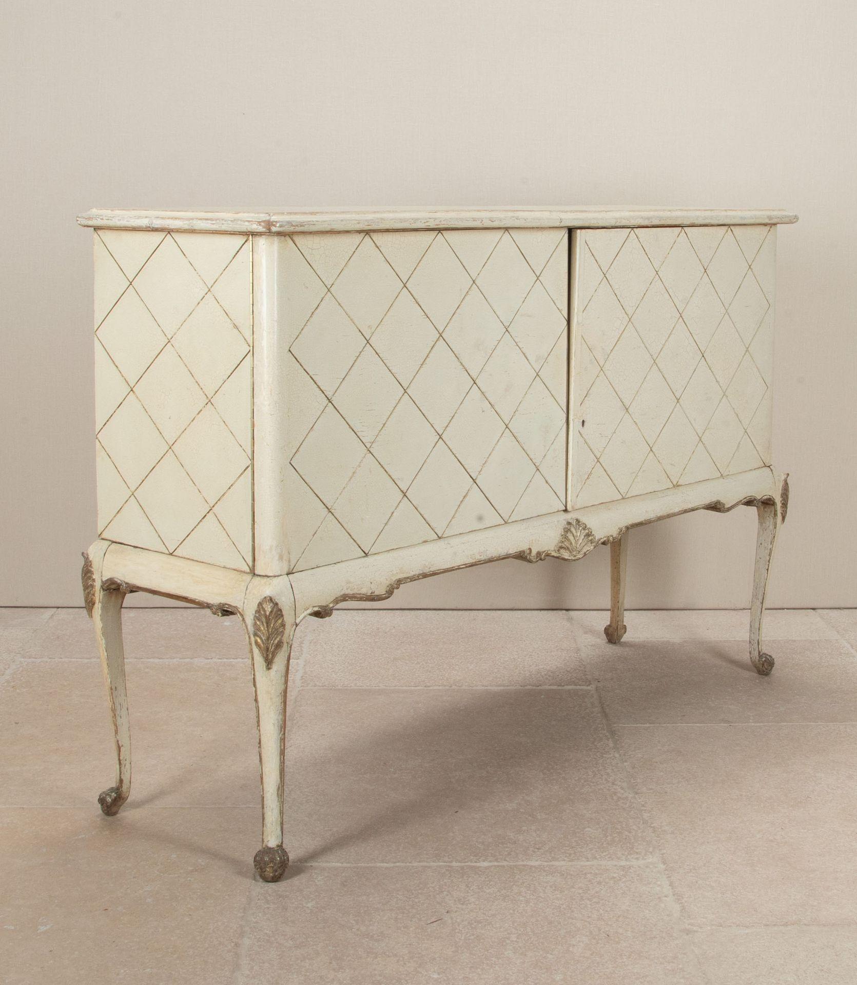 A very chic painted Mid-Century Italian sideboard.
Circa 1970.