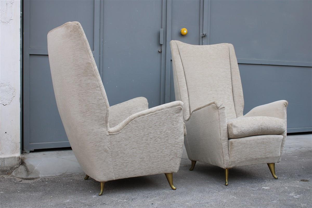 Mid-century Italian pair of armchairs Bergamo Studio Tecnico ISA Gio Ponti style.

Pair of armchairs upholstered with beige velvet of excellent quality, feet in gilded aluminum as it was done by Isa Bergamo, in that period Gio Ponti did a lot of
