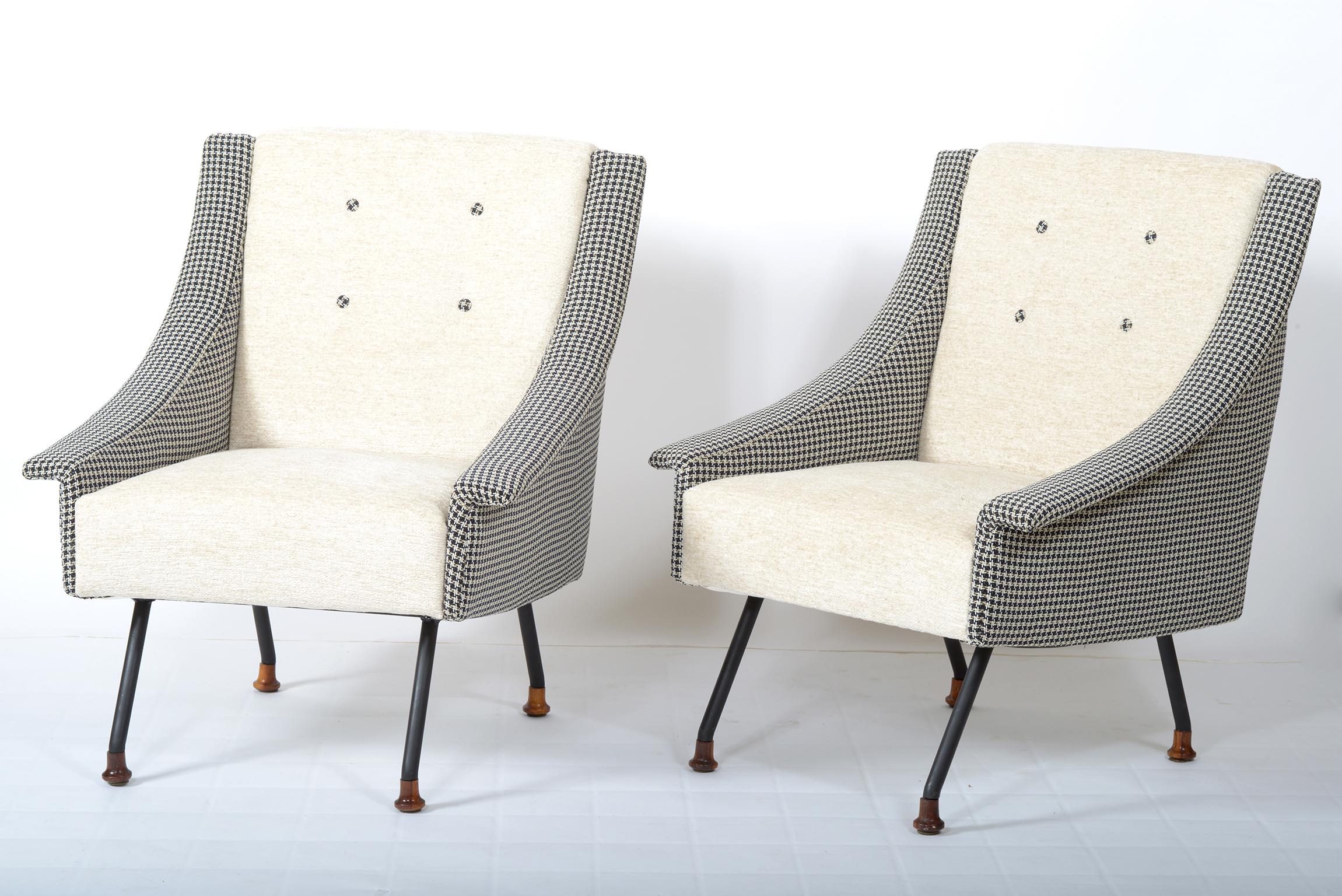 Pair of early 1960s armchairs with sliding armrests legs in black lacquered metal ending with feet in carved solid walnut, executed by F.lli Galimberti -Cantù Milano Italy in the midcentury.
Recently covered with pied de poule cotton fabric in