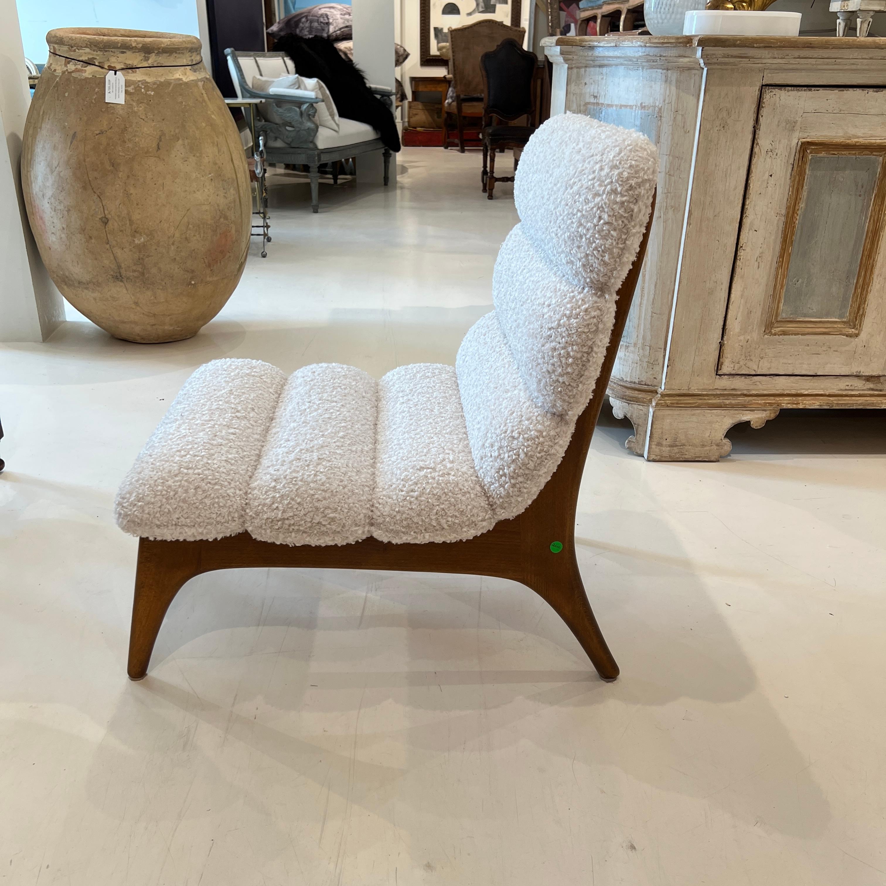 Pareja de Sillas Italianas de Mitad de Siglo de Fresno con Boucle Francés en venta