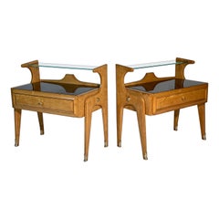 Paar italienische Mid-Century-Beistelltische mit schwarzer und transparenter Glasplatte