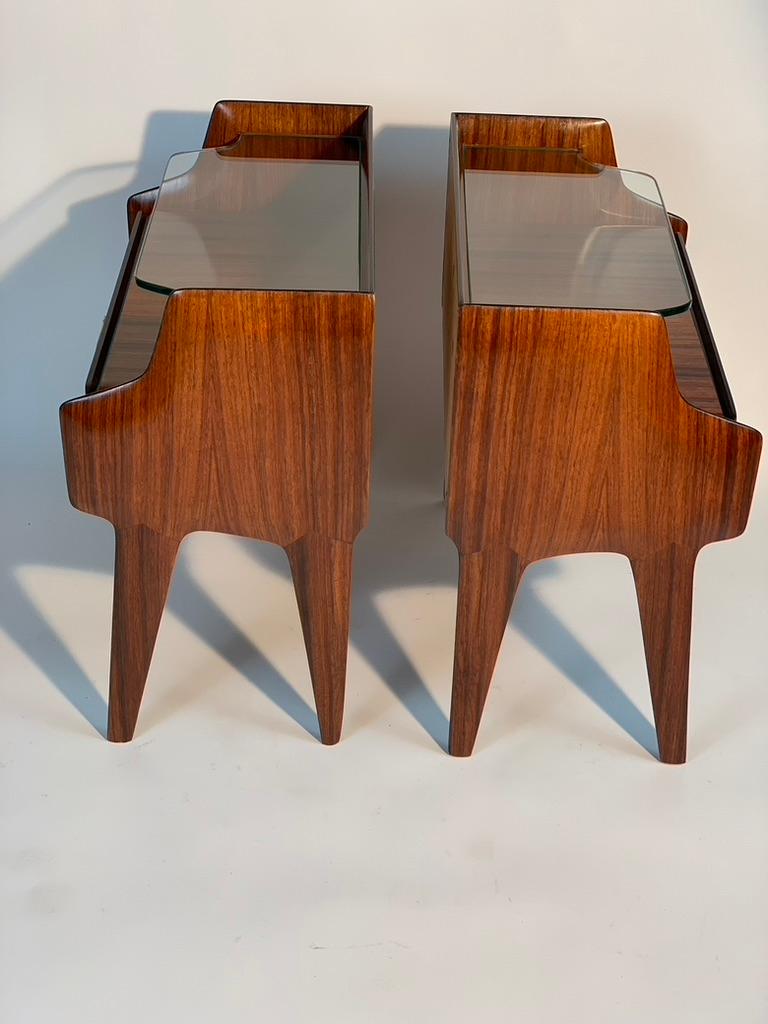 Mid Century Italian Pair of Bed Side Tables Glass Shaped Beveled Top Shelf In Good Condition In Firenze, Toscana