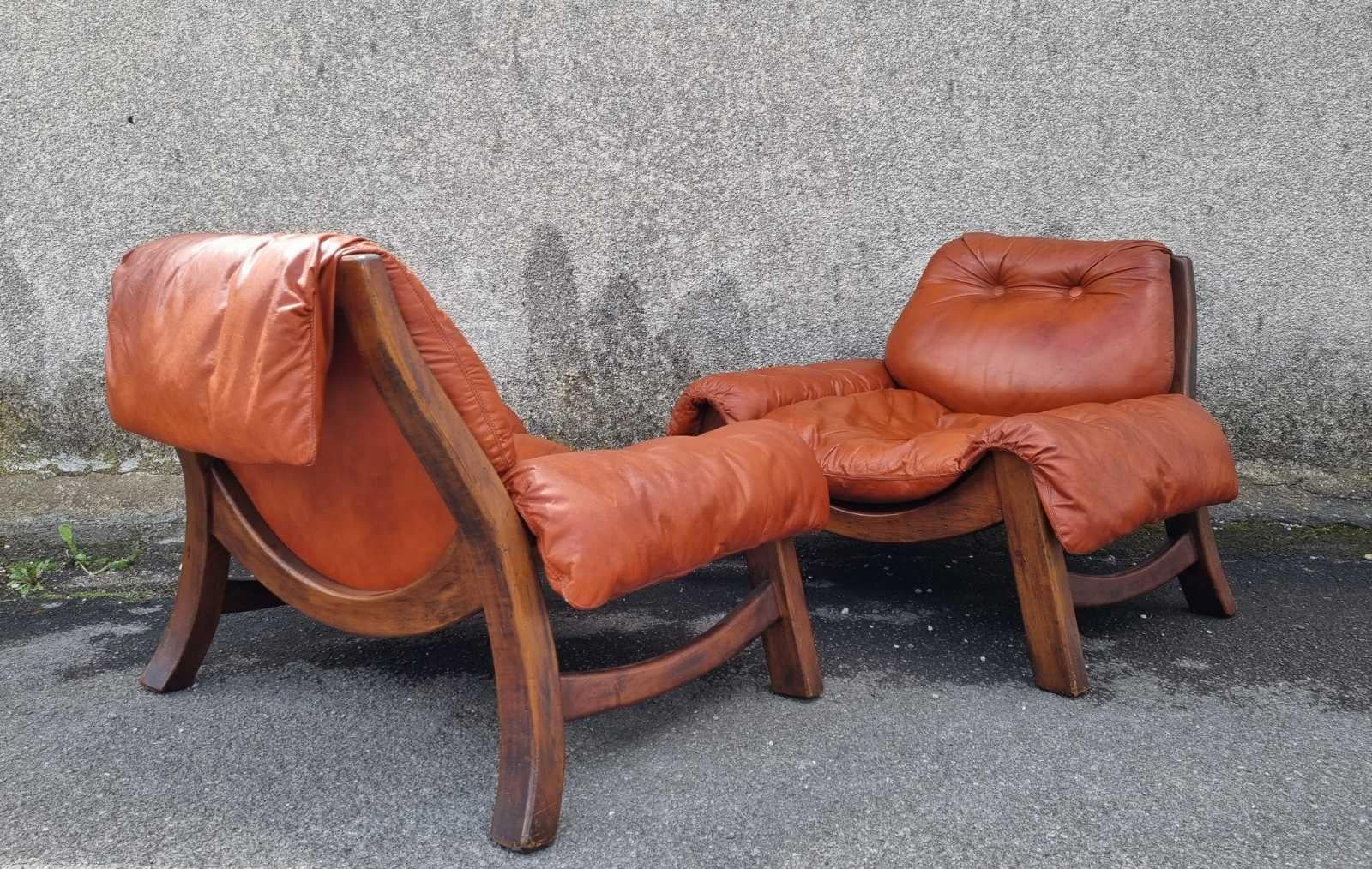 Mid Century Italian Pair of Lounge Chairs, Wood and Leather, Italy 60s For Sale 6