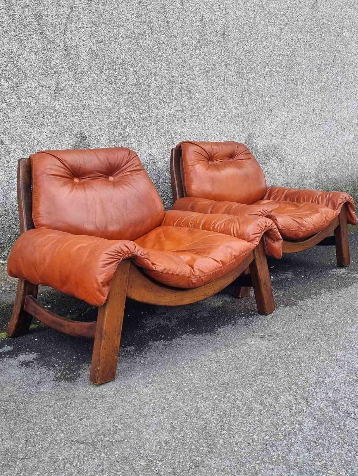 Mid Century Italian Pair of Lounge Chairs, Wood and Leather, Italy 60s For Sale 8