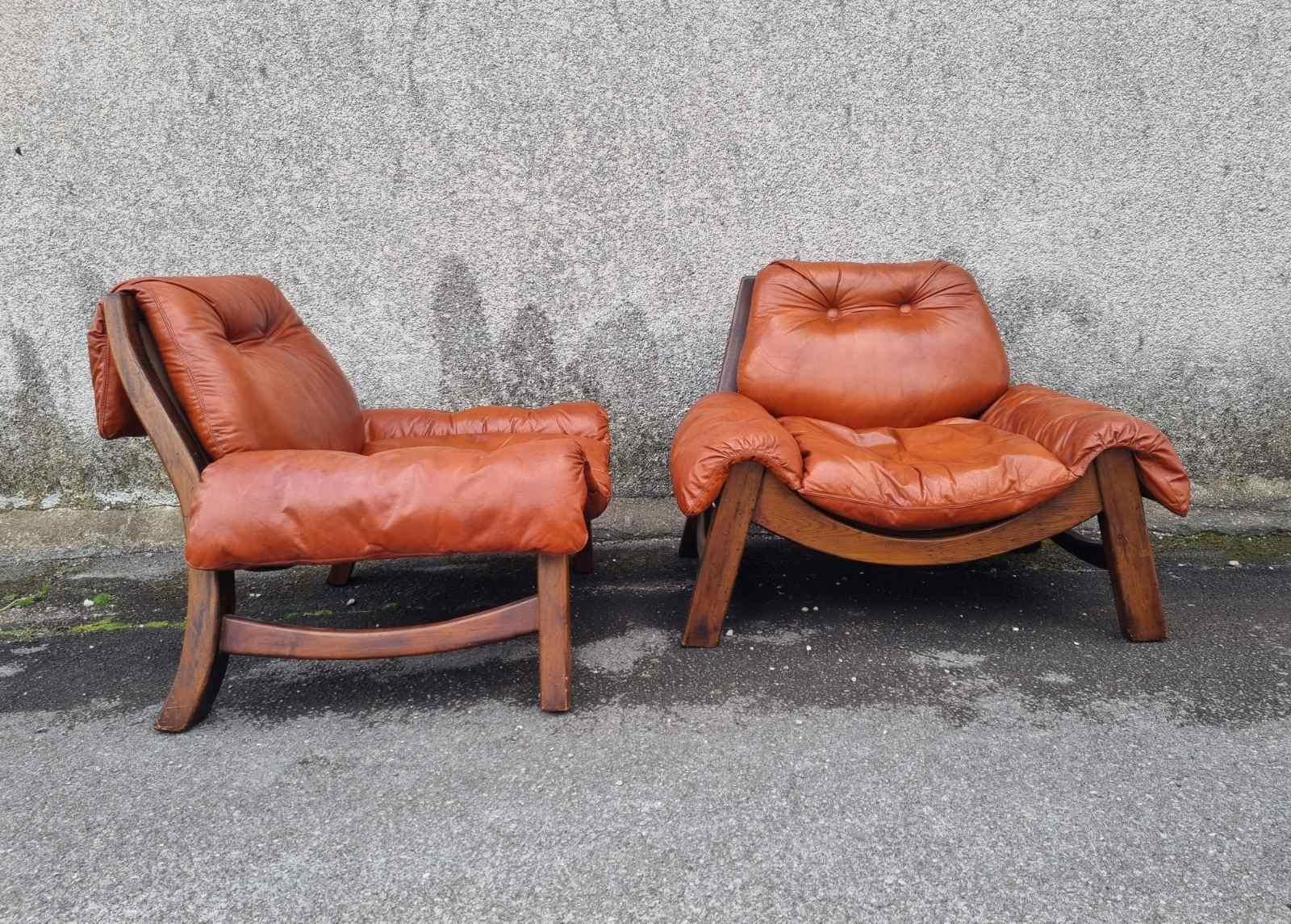 Mid Century Italian Pair of Lounge Chairs, Wood and Leather, Italy 60s For Sale 9