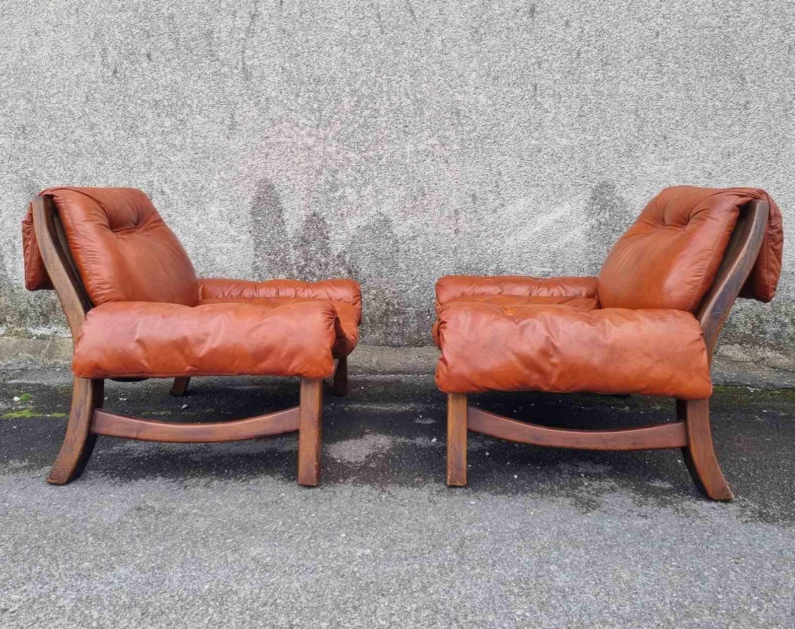 Mid-Century Modern Mid Century Italian Pair of Lounge Chairs, Wood and Leather, Italy 60s For Sale