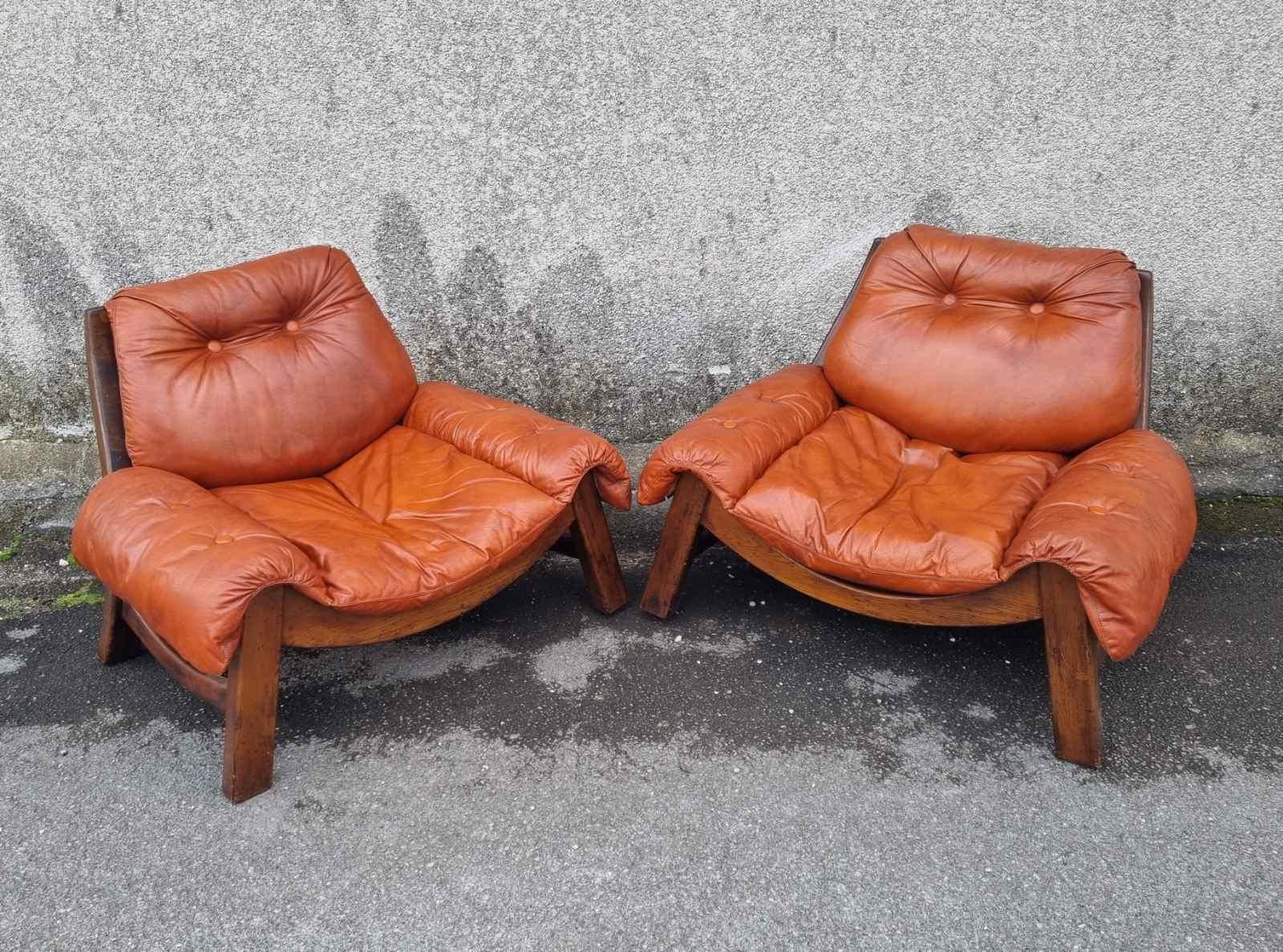 Mid-20th Century Mid Century Italian Pair of Lounge Chairs, Wood and Leather, Italy 60s For Sale