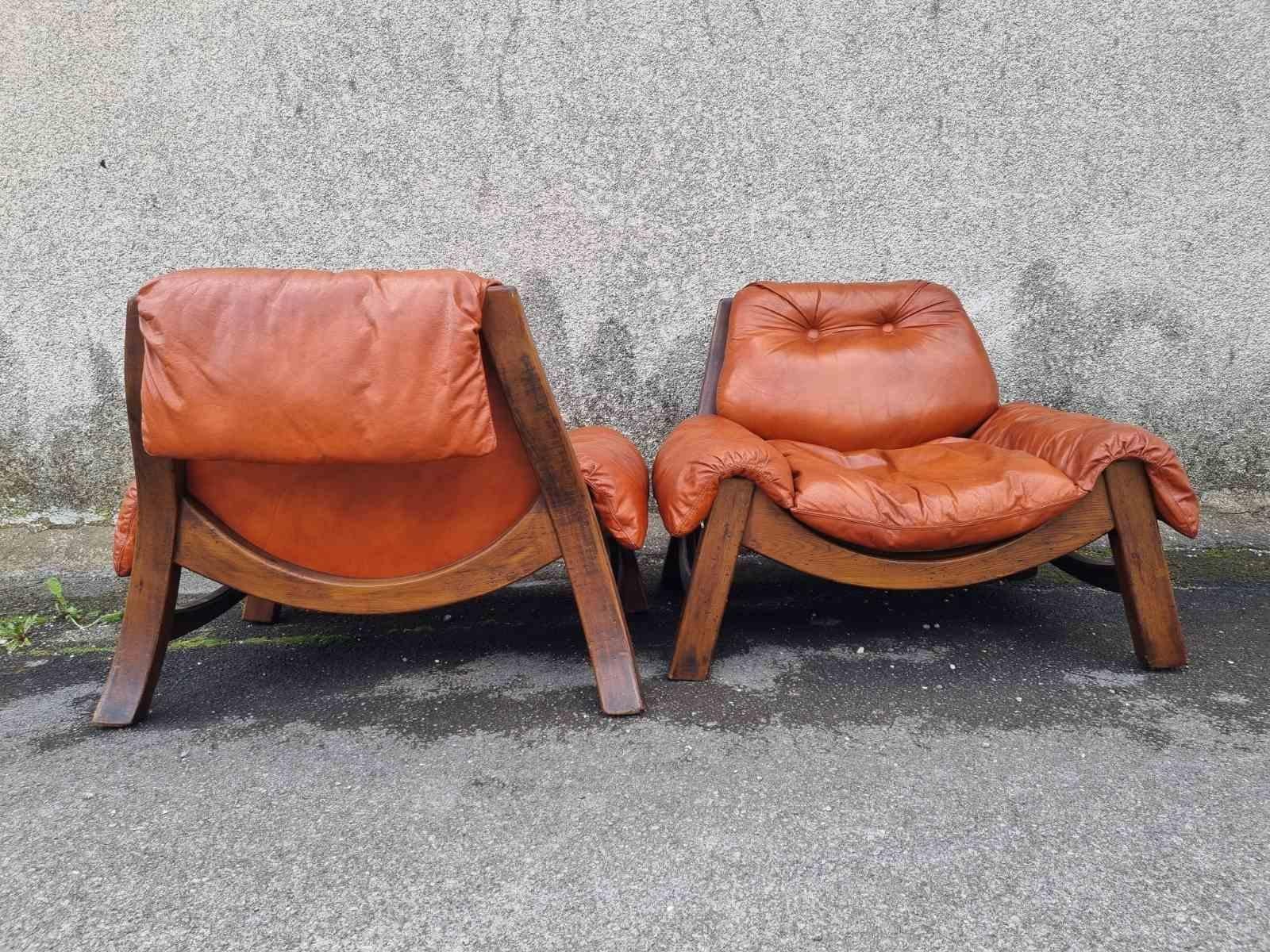 Mid Century Italian Pair of Lounge Chairs, Wood and Leather, Italy 60s For Sale 1