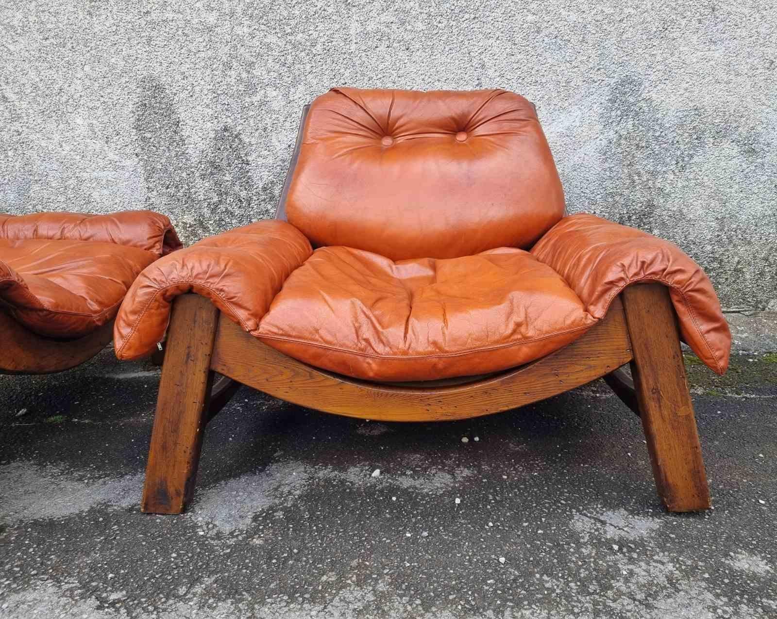 Mid Century Italian Pair of Lounge Chairs, Wood and Leather, Italy 60s For Sale 3