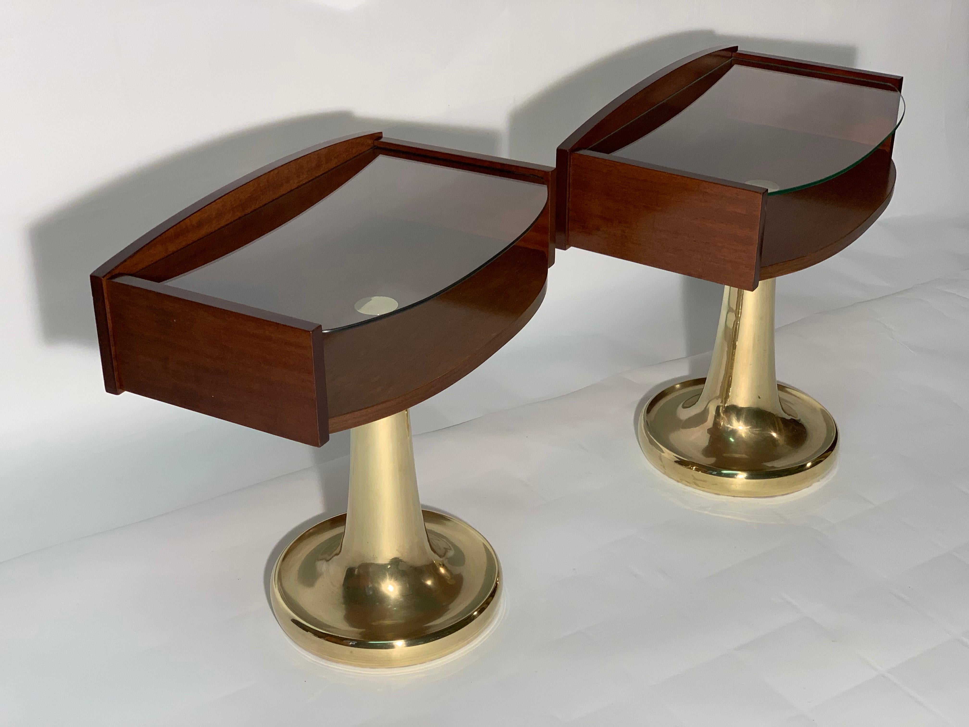 Midcentury Italian Pair of Nightstand or Side Table Cast Brass Base In Good Condition In Firenze, Toscana