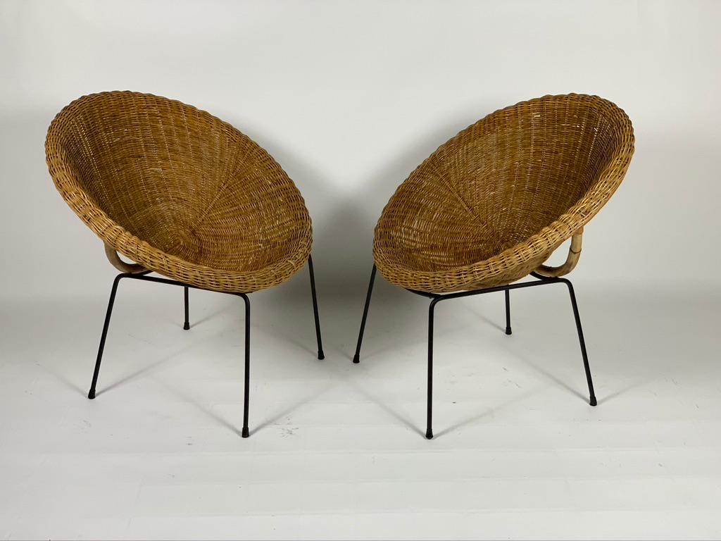 Pair of Italian armchairs in the shape of a 