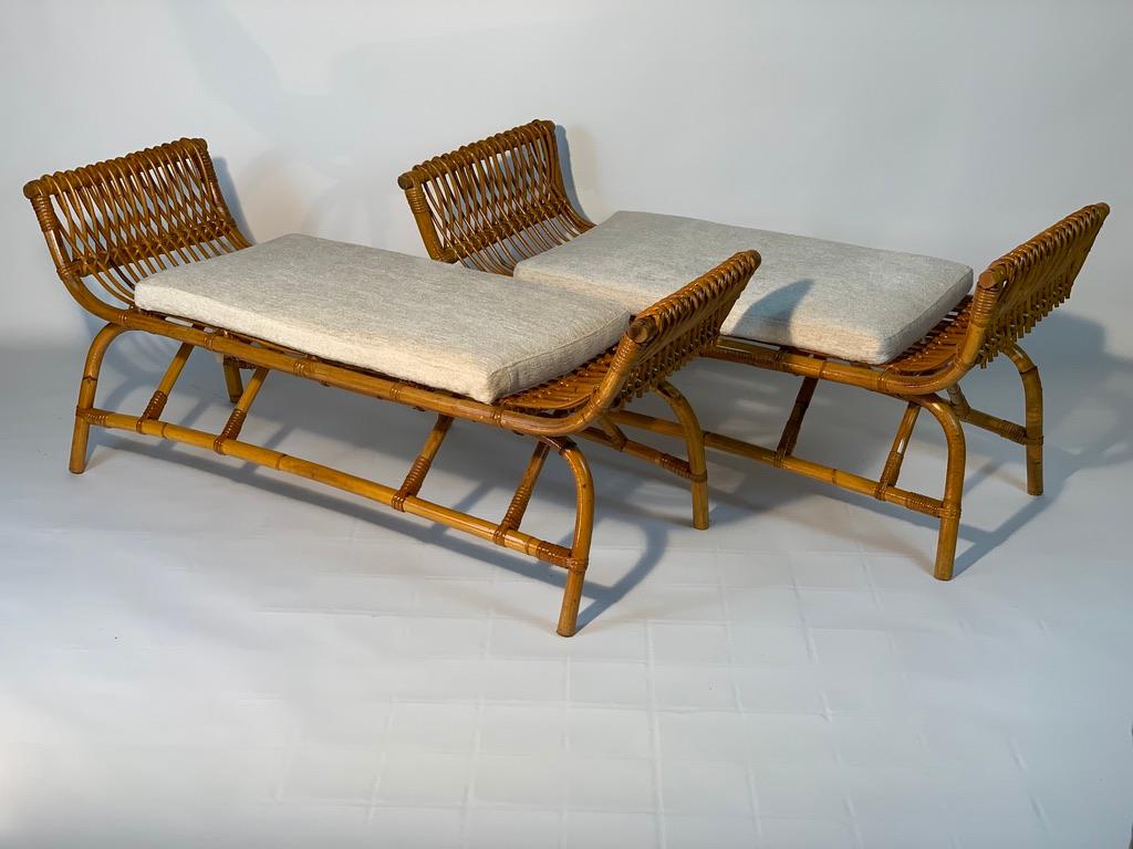 Pair of 1950s Italian benches in woven and curved bamboo Rattan, seat with gondola armrests.
The benches can be used with or without pillow.
The pillow are new and covered with neural color cotton fabric.