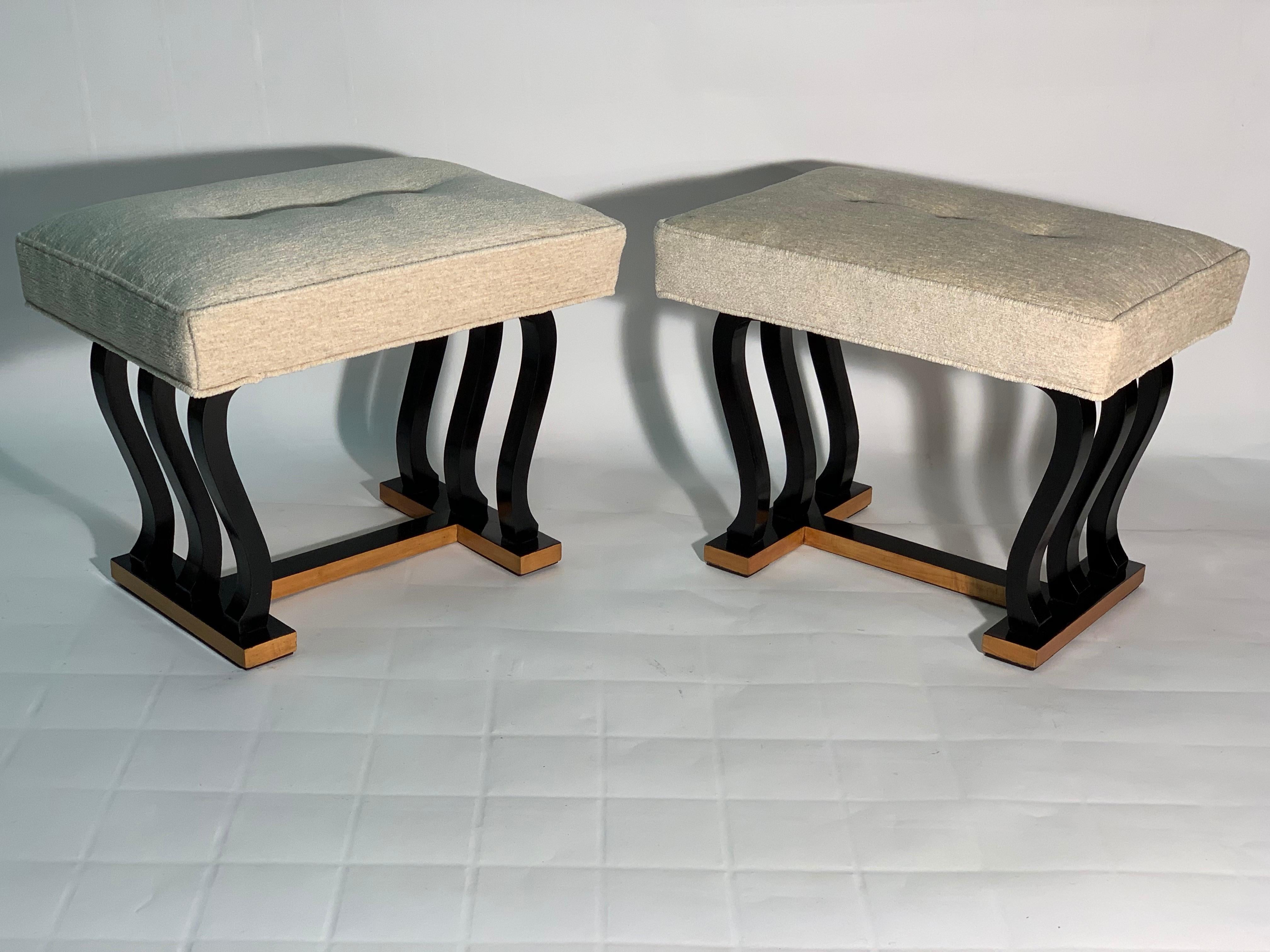 Italian Mid-1940-1950 century modern pair of stools in maples wood and black lacquered maples wood.
Six legs with a curved and sinuous shape support the padded seat newly covered with a beige cotton fabric.
Fagioli Manufacture Florence Italy.