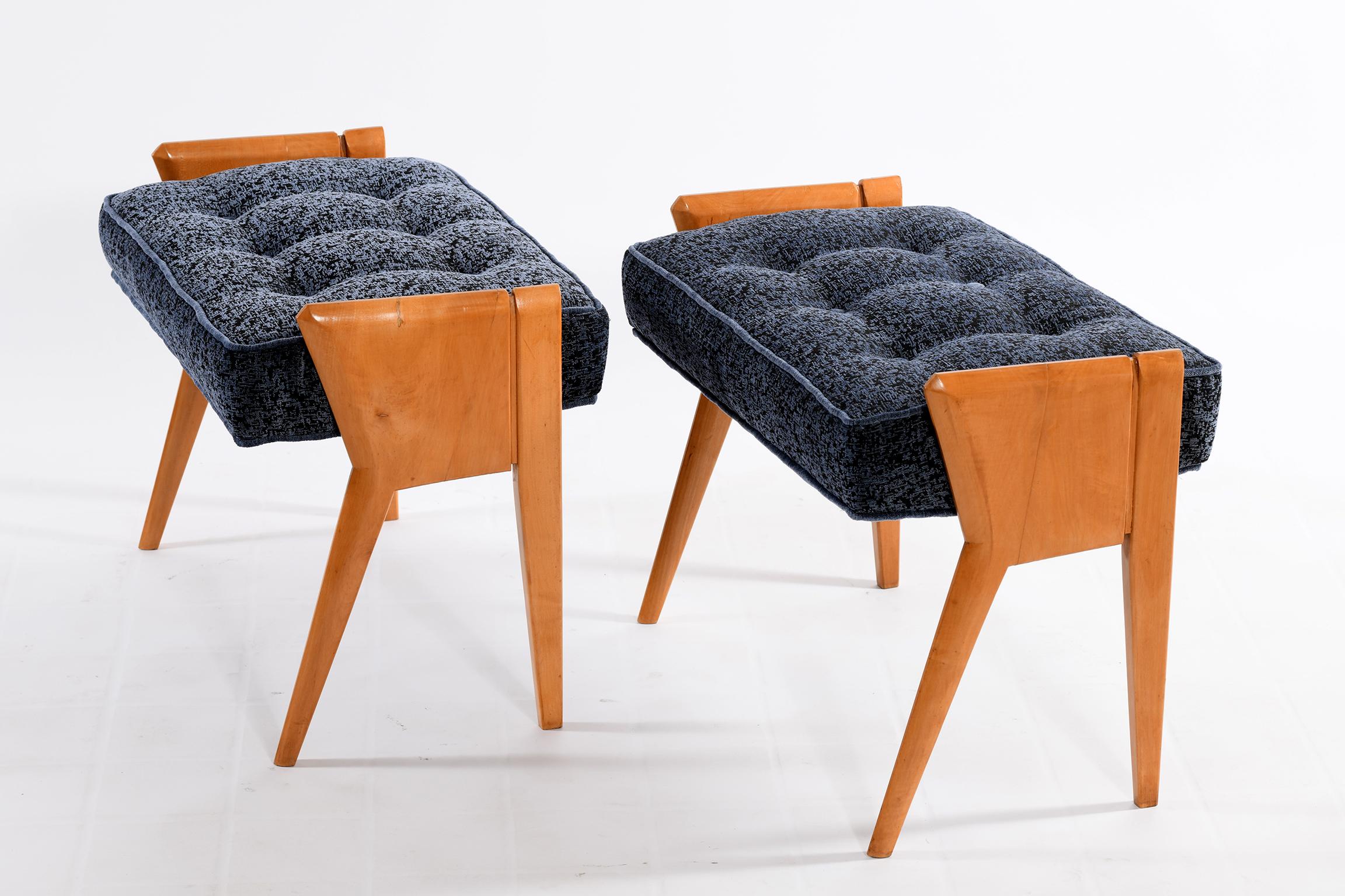 Mid-Century Modern Italian pair of stools built with four slanted legs in solid maple.
Newly covered with dark cotton fabric.
Italy, 1950.
  
