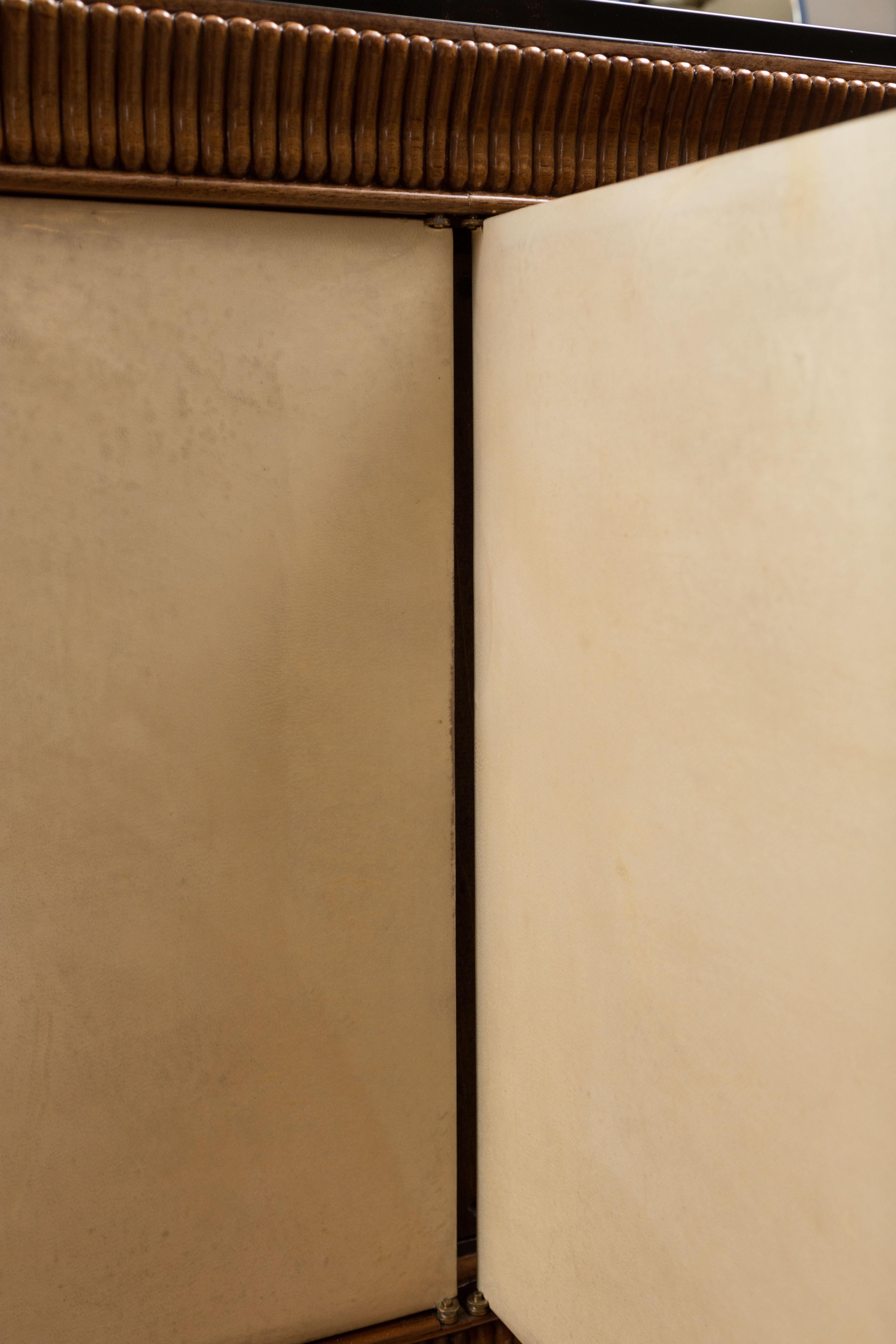 Italienisches Pergament-Sideboard aus der Mitte des Jahrhunderts im Angebot 5