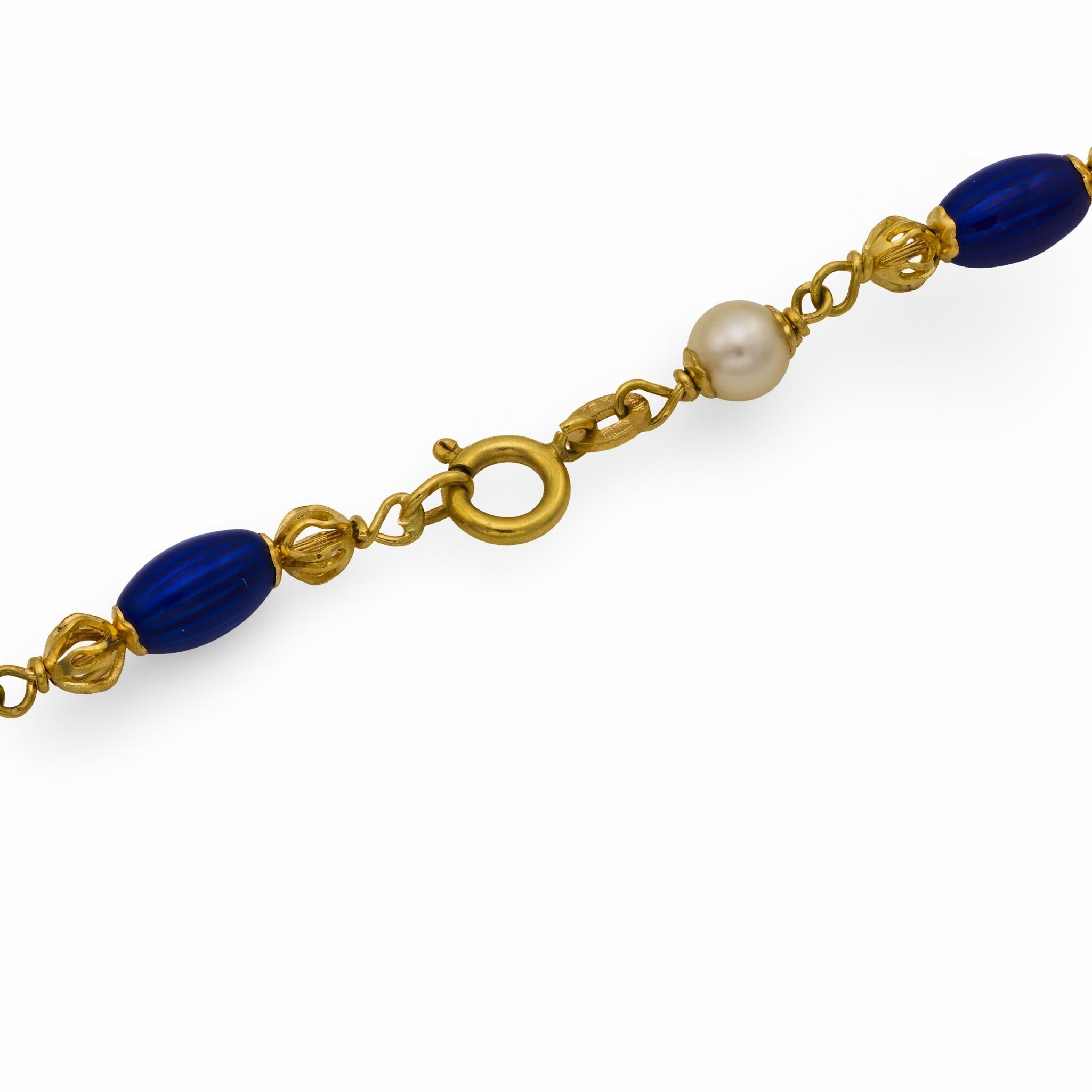 Contemporain Collier italien du milieu du siècle en perles, or jaune 18k et émail bleu en vente