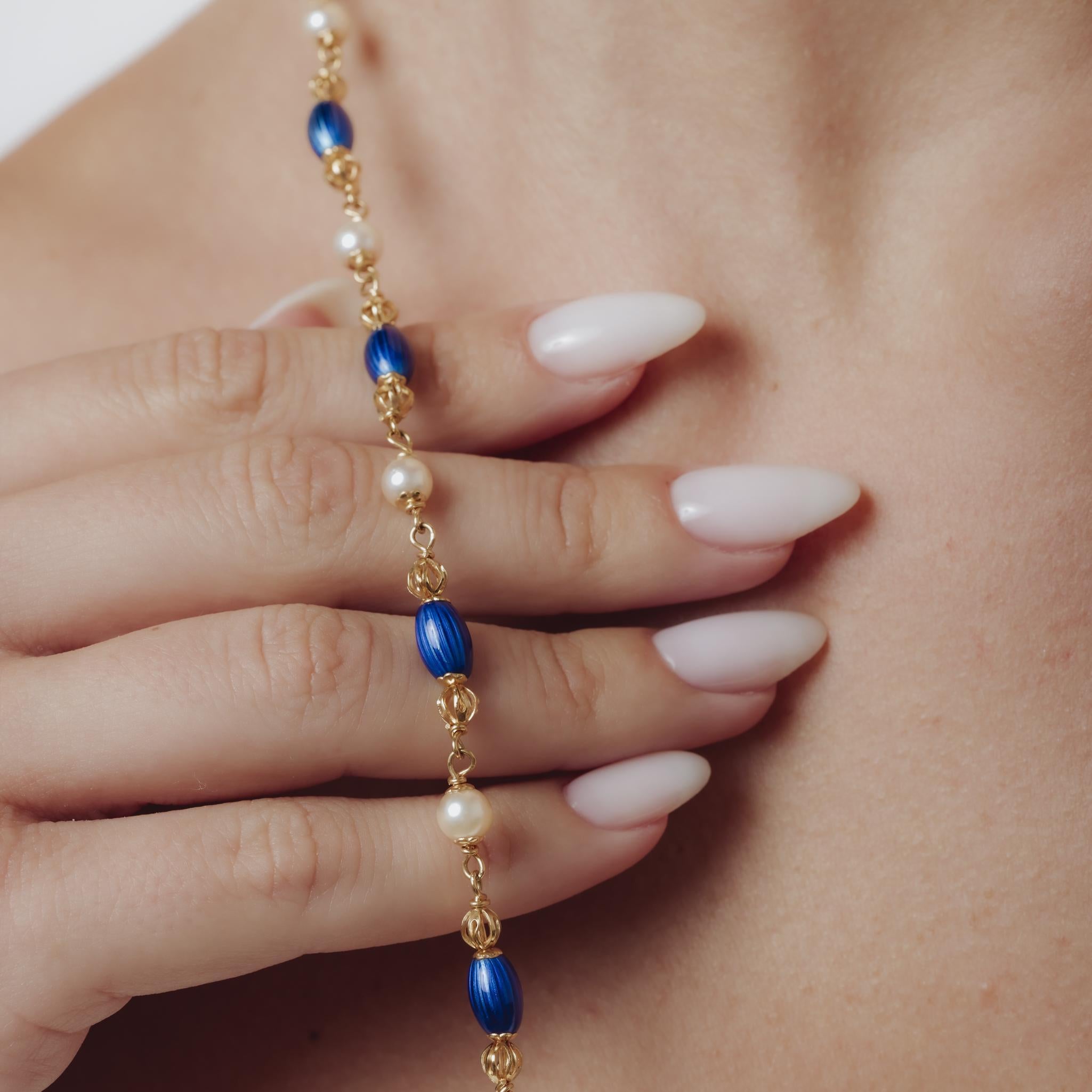 Collier italien du milieu du siècle en perles, or jaune 18k et émail bleu Pour femmes en vente