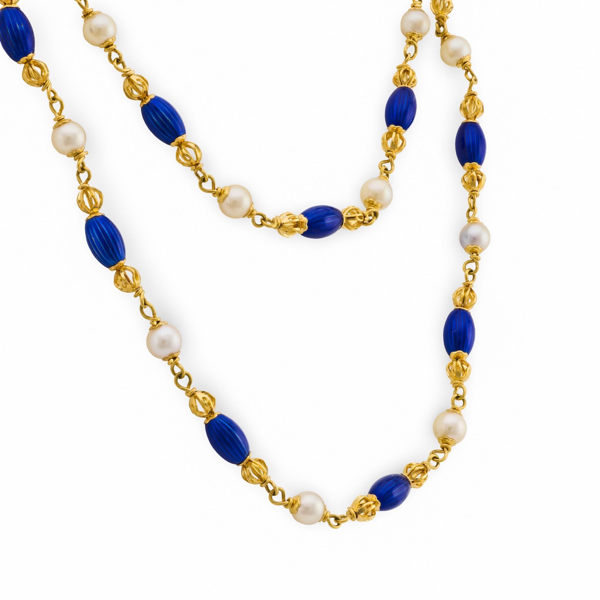 Collier italien du milieu du siècle en perles, or jaune 18k et émail bleu en vente 1