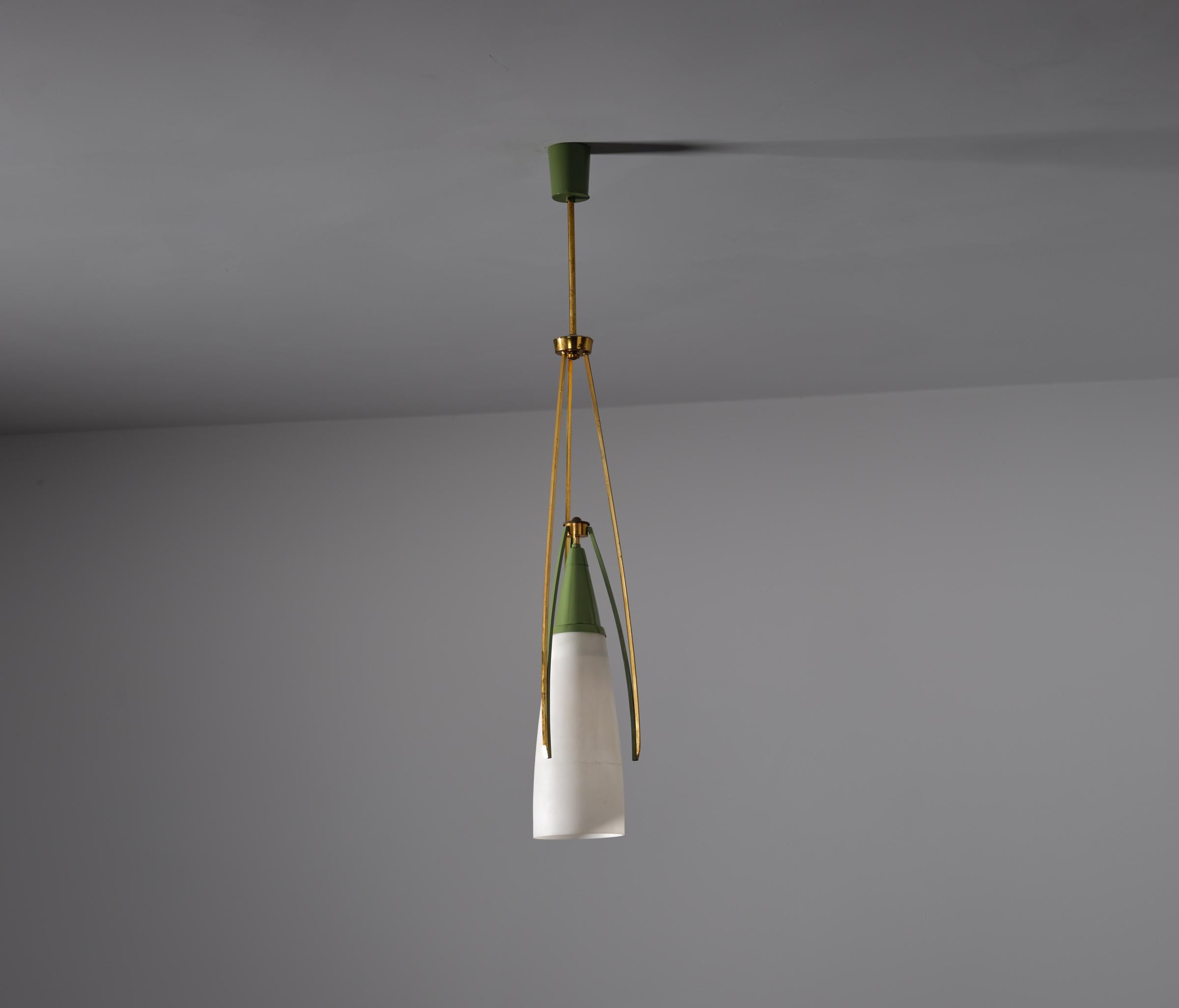 A pendant chandelier from the 1950s, reflecting the period's Italian design and manufacturing. This piece combines functionality with a clean aesthetic, suited for various interior styles.

Details:

1950s origin, Italian design and