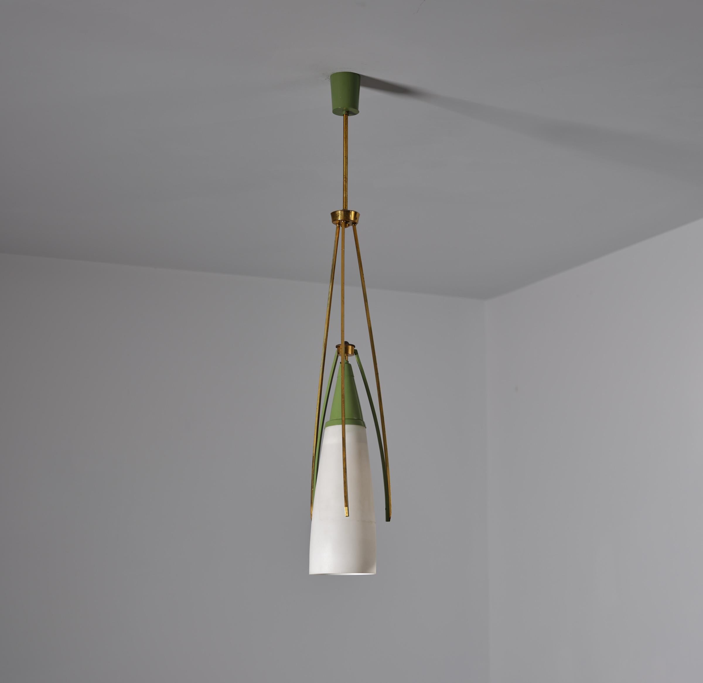 Mid-Century Italian Pendant Chandelier in Brass and Opaline Glass In Good Condition For Sale In Rome, IT