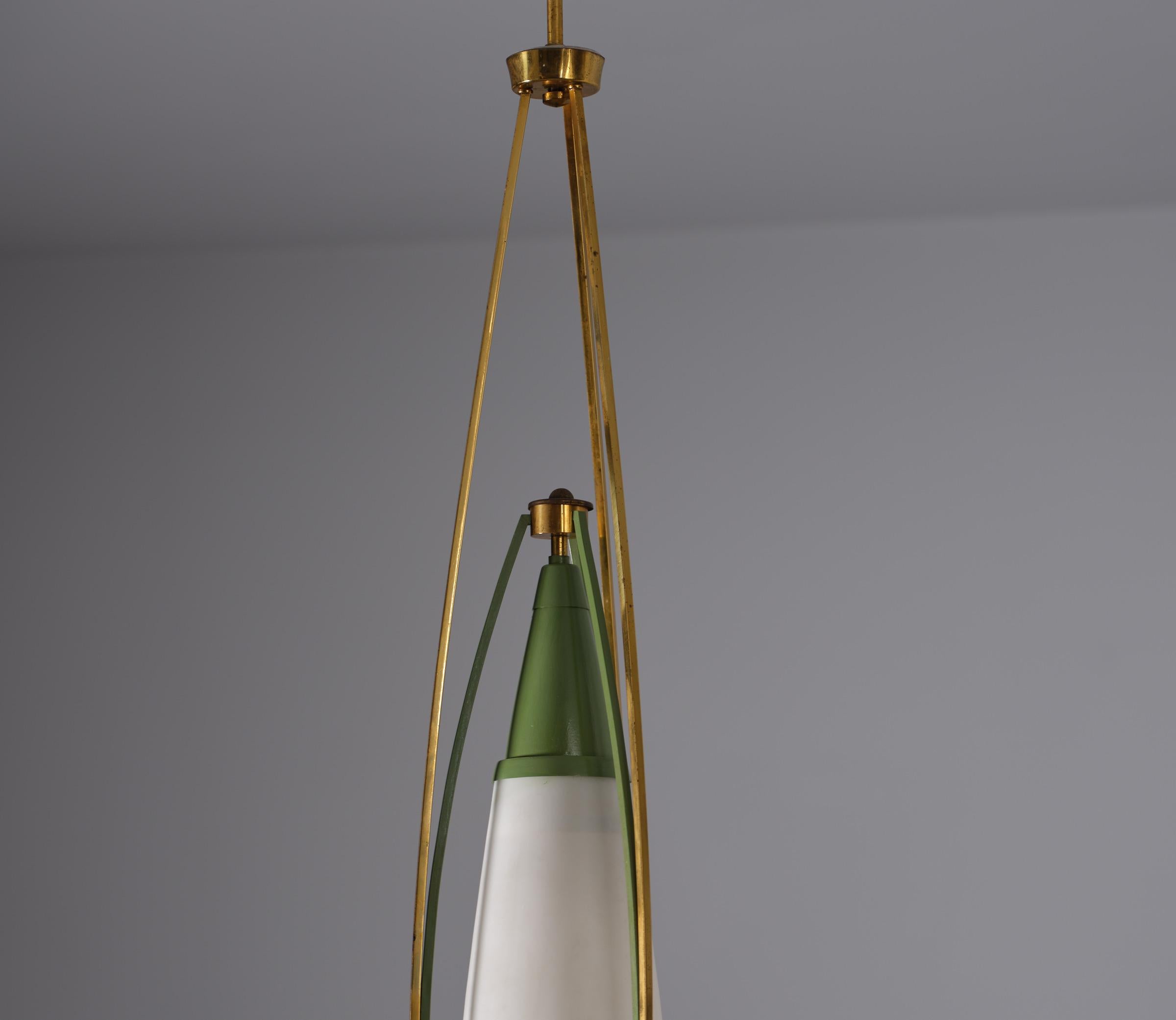 Mid-Century Italian Pendant Chandelier in Brass and Opaline Glass For Sale 3