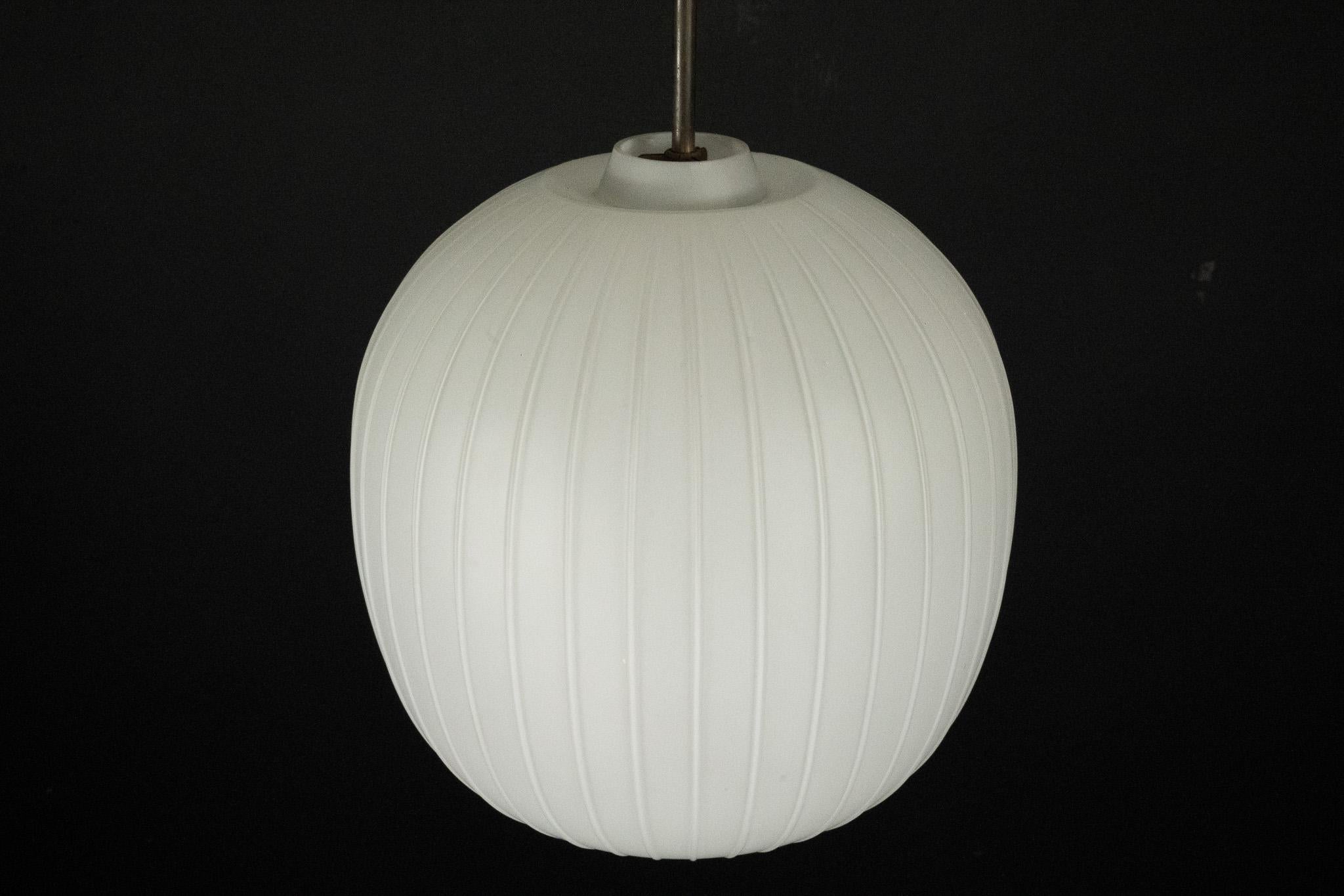 Mid-Century Italian pendant light in the style of Arredoluce Monza. Italy 1950s For Sale 5