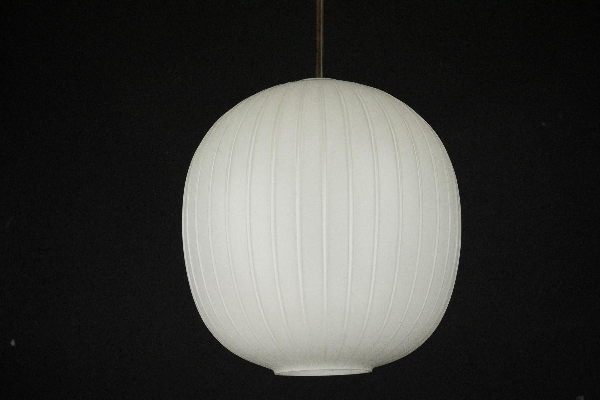 Mid-Century Italian pendant light in the style of Arredoluce Monza. Italy 1950s For Sale 3