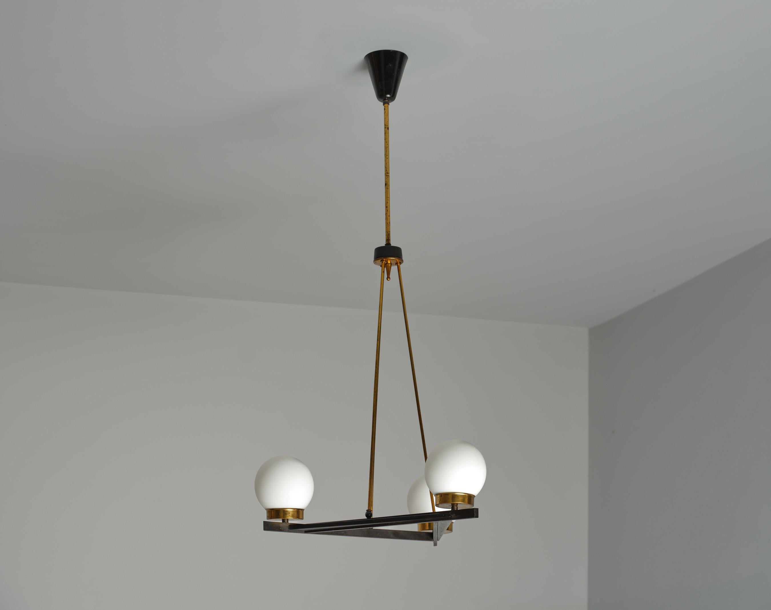 Mid-Century Italian Pendant with Brass and Opaline Glass Globes For Sale 5