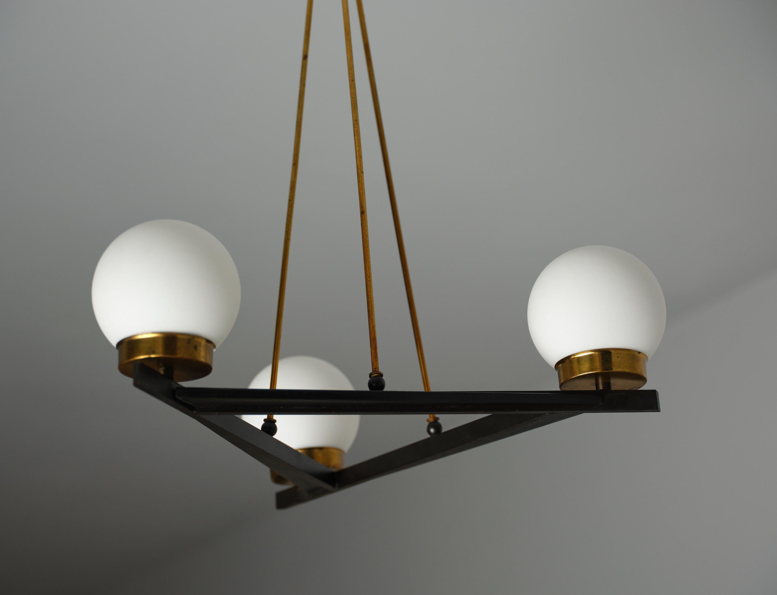 Mid-Century Italian Pendant with Brass and Opaline Glass Globes For Sale 3