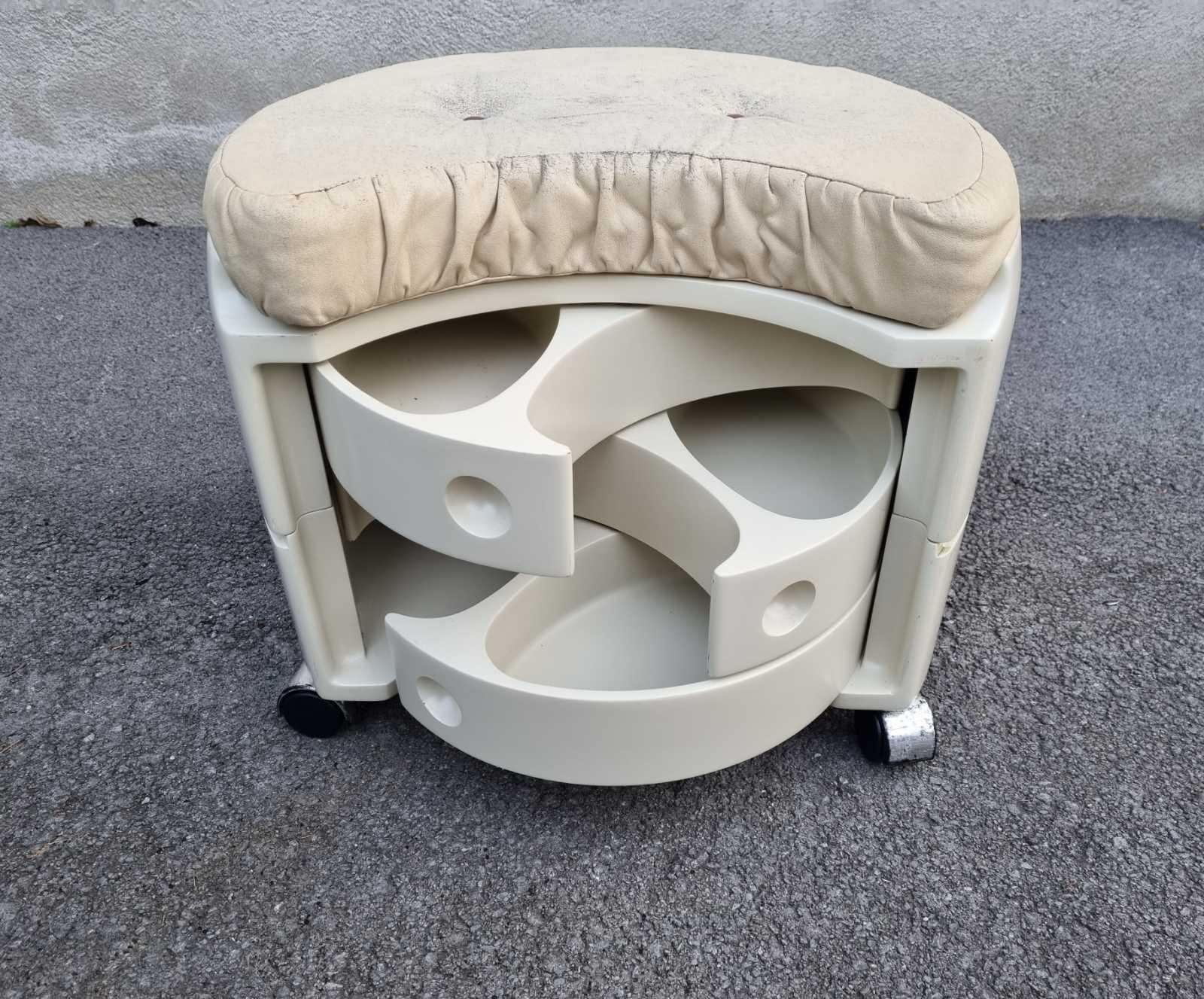 White Petineuse Stool, with lacquered drawers, was made in Italy in '70s.
It is made of wooden frame with drawers and leather seat.
This gorgeous piece makes a perfect addition to your home. Very retro, space age piece, that is suitable for your