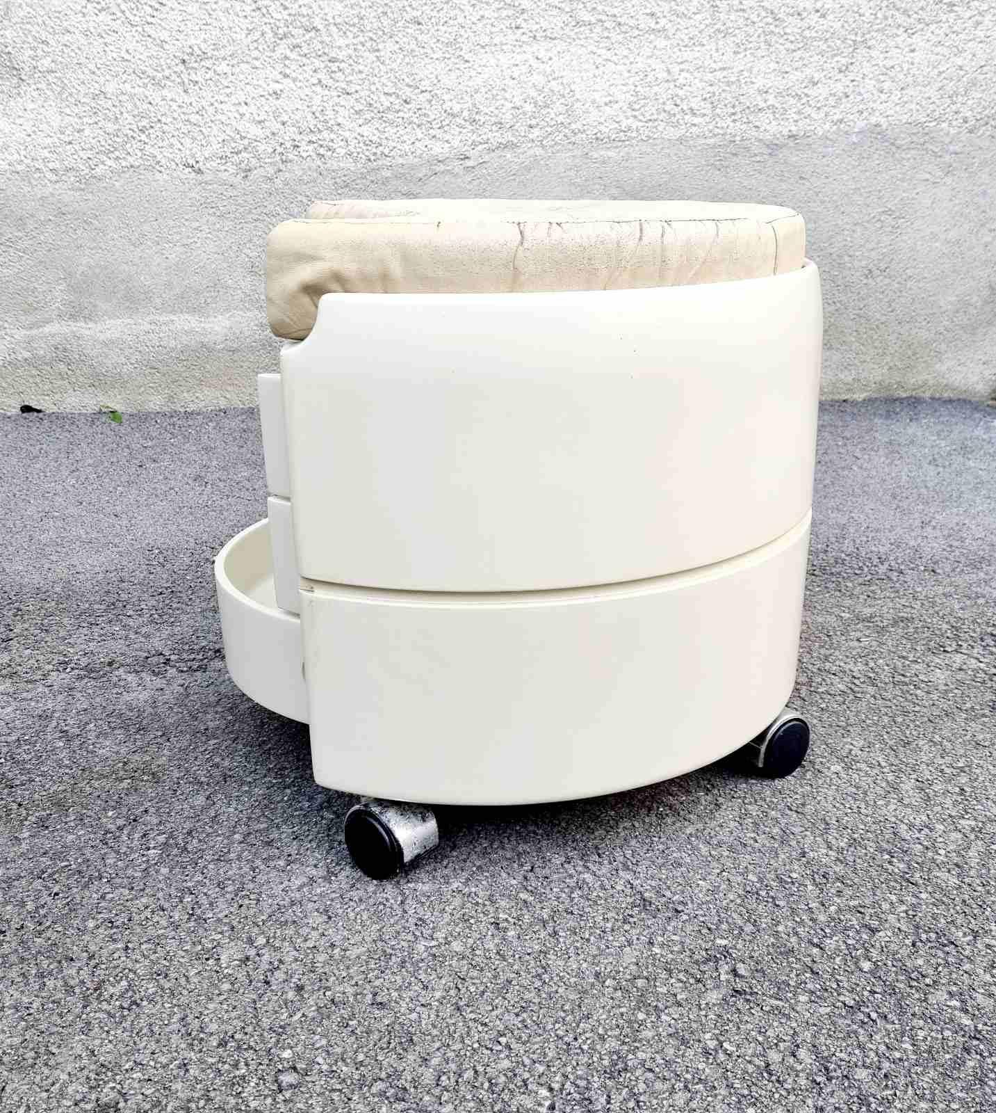 Mid Century Italian Petineuse Stool, Italy 70s In Good Condition For Sale In Lucija, SI
