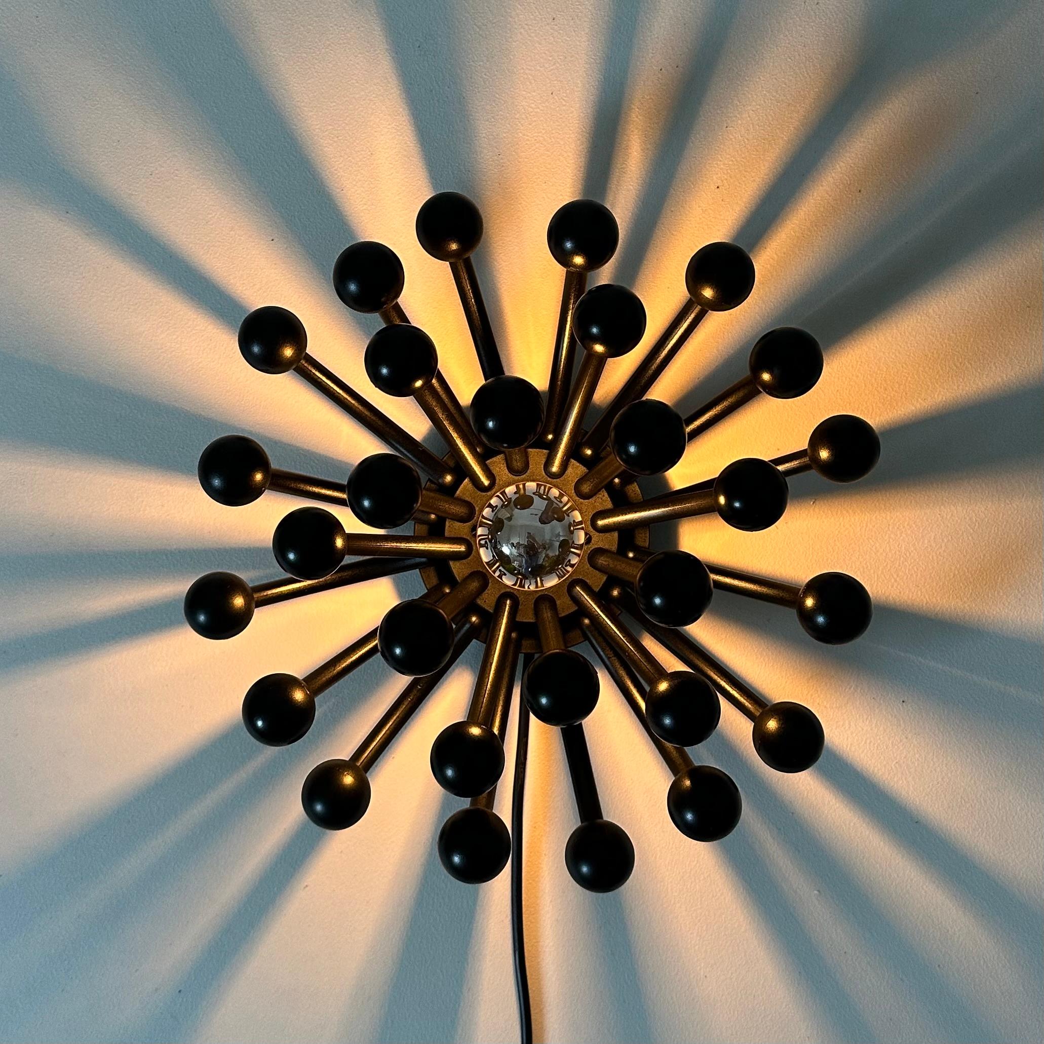 Lampe de table Pistillo italienne du milieu du siècle dernier par Studio Tetrarch pour Valenti, 1969
Dimensions : 30 cm de diamètre, 15,5cm de hauteur
Condit : Bon
Matériau : Plastique
Couleur : Noir
