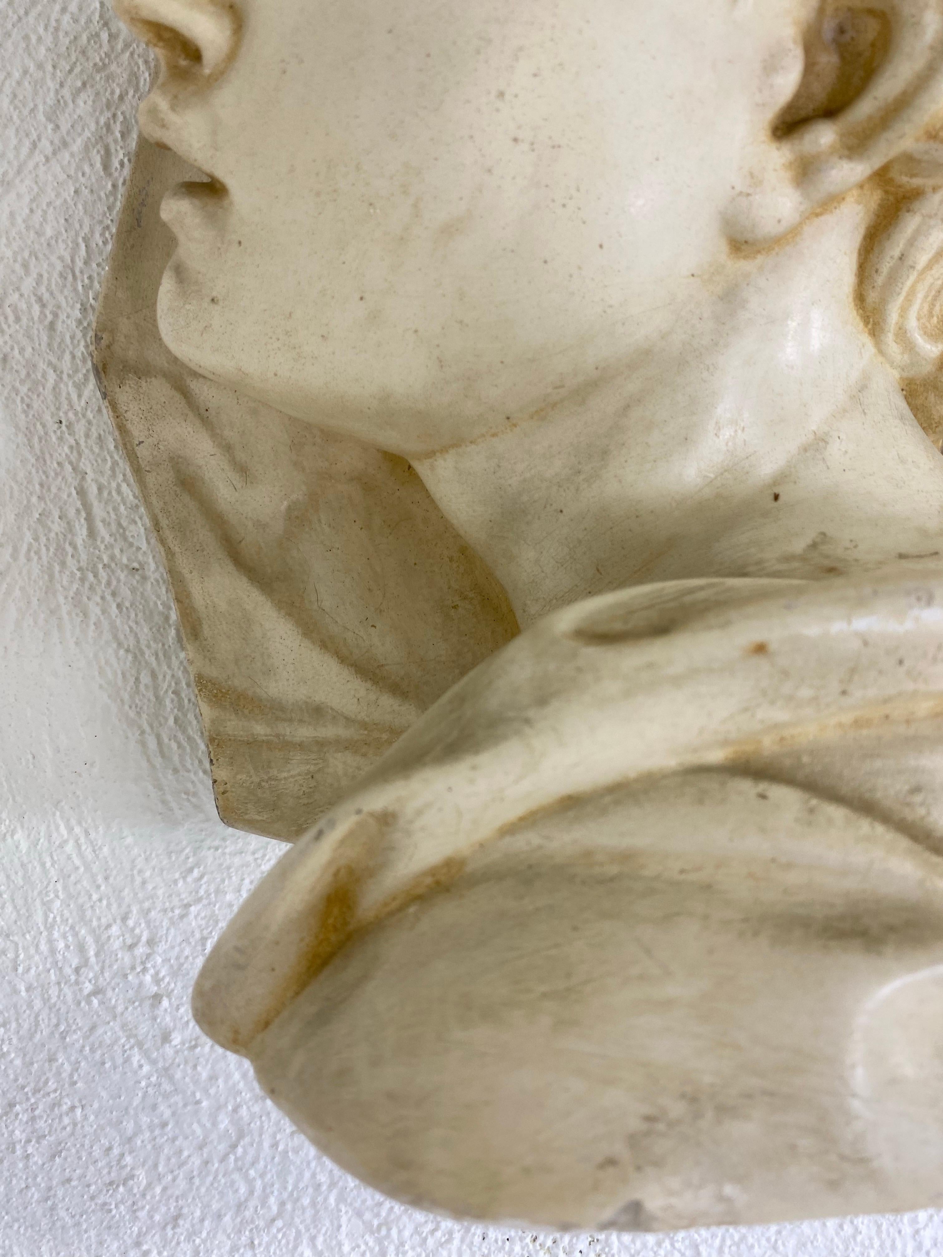 Gesso italiano della metà del secolo scorso raffigurante un giovane angelo. in vendita 3
