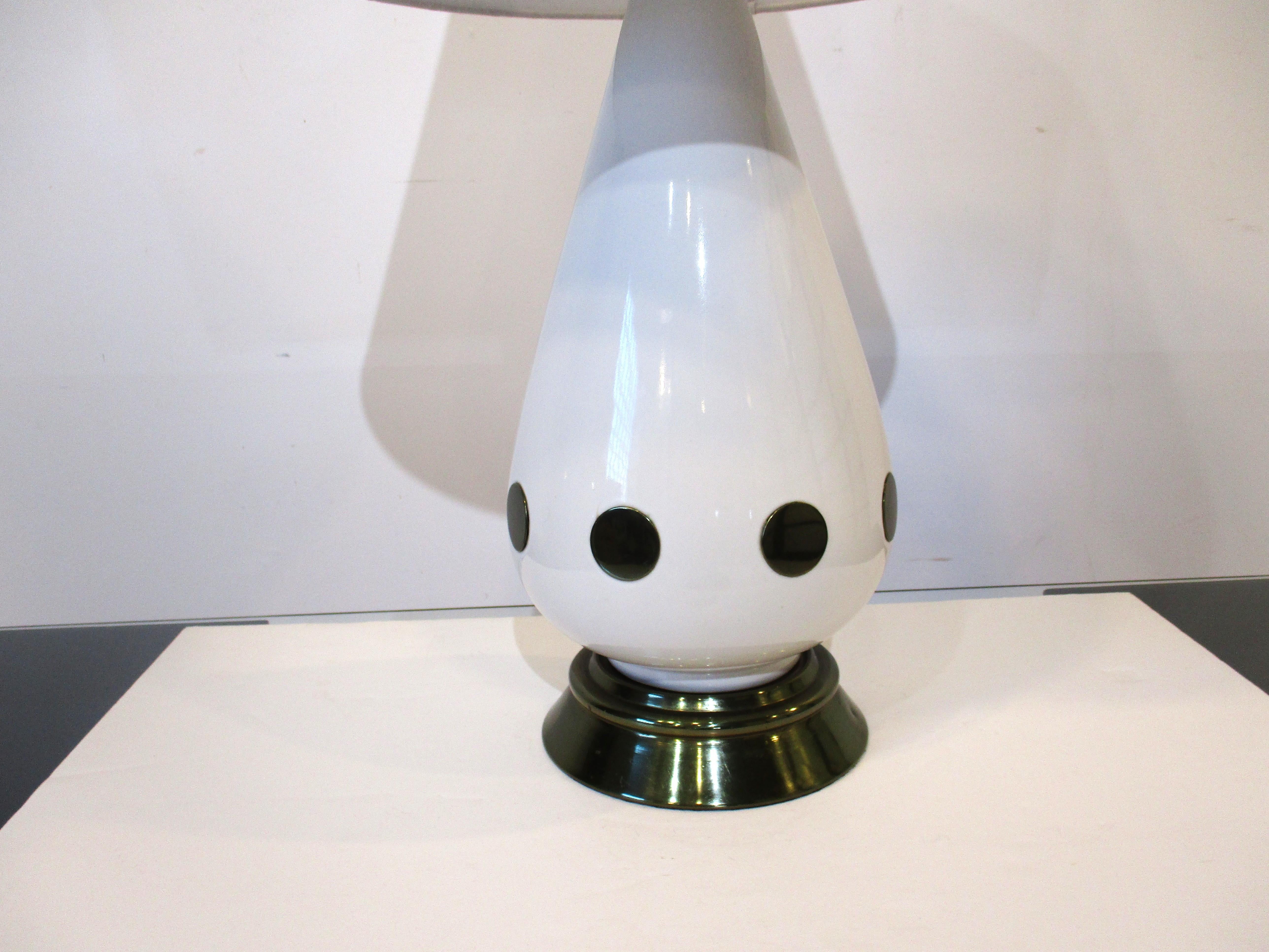 Midcentury Italian Porcelain / Brass Table Lamp in the Style of Chapman In Good Condition For Sale In Cincinnati, OH
