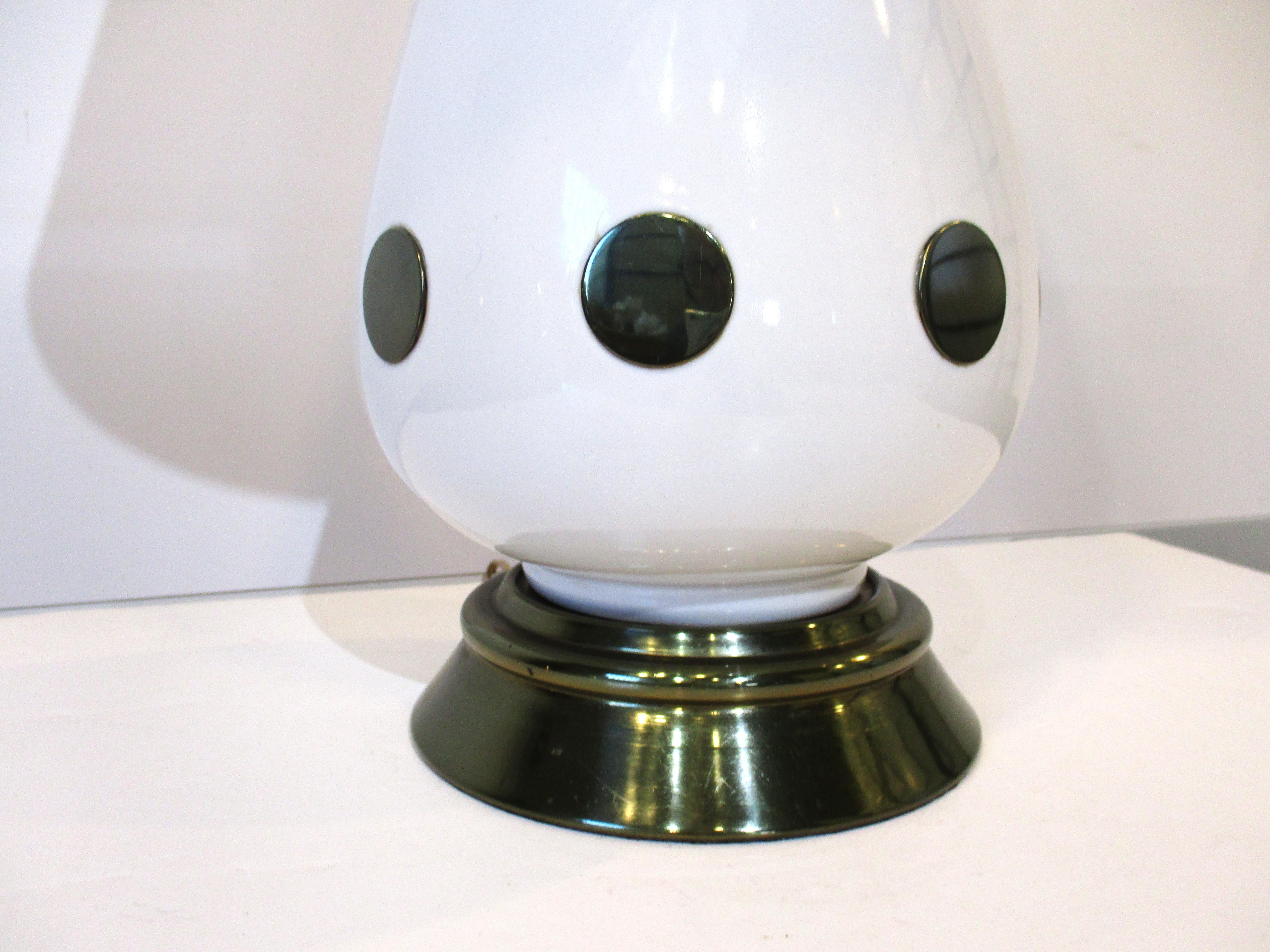 Midcentury Italian Porcelain / Brass Table Lamp in the Style of Chapman For Sale 1