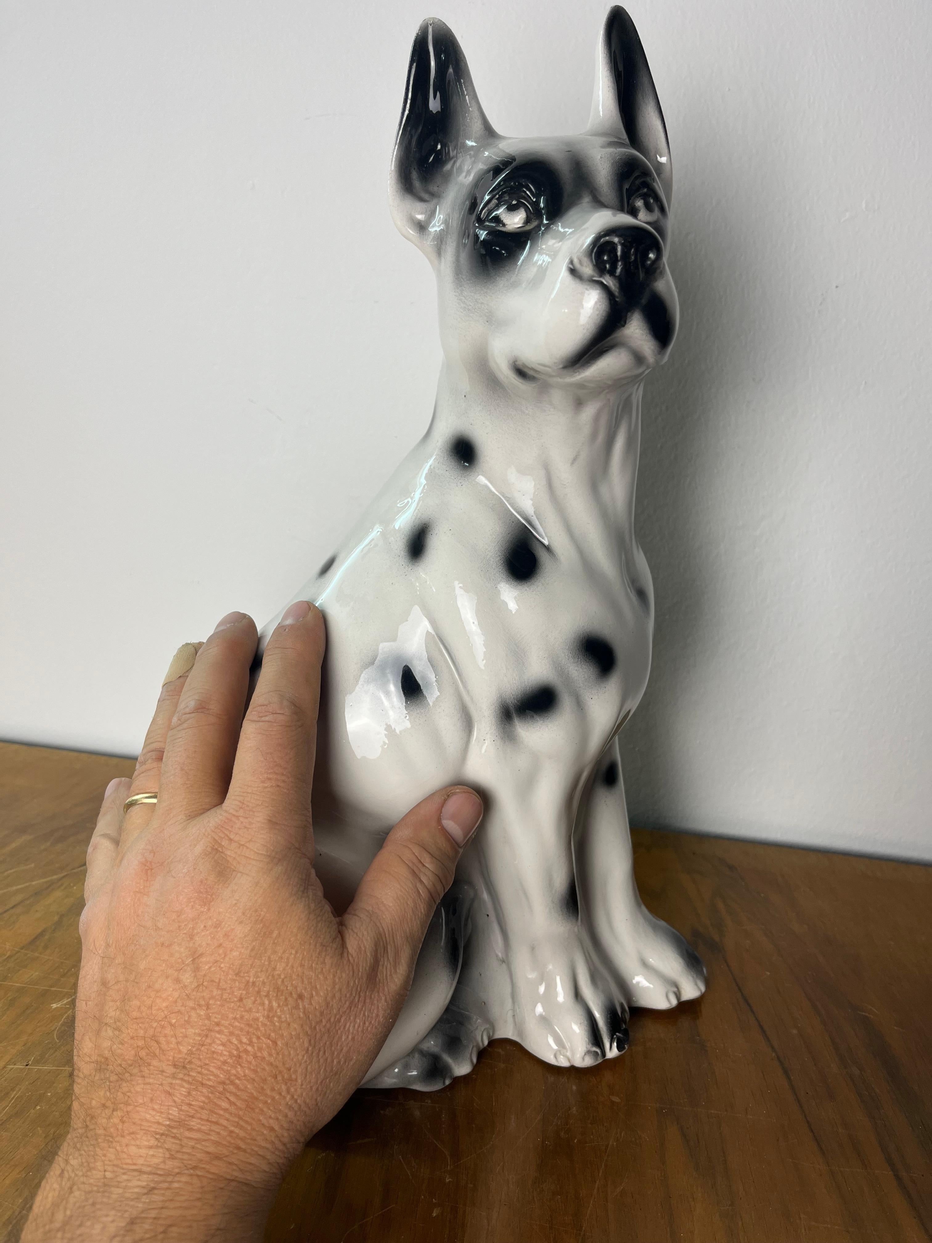 Perro cachorro de porcelana italiana de mediados de siglo, años 50
Intacto y en buen estado.


Garantizamos el envío inmediato con un embalaje adecuado y un servicio de mensajería de confianza.